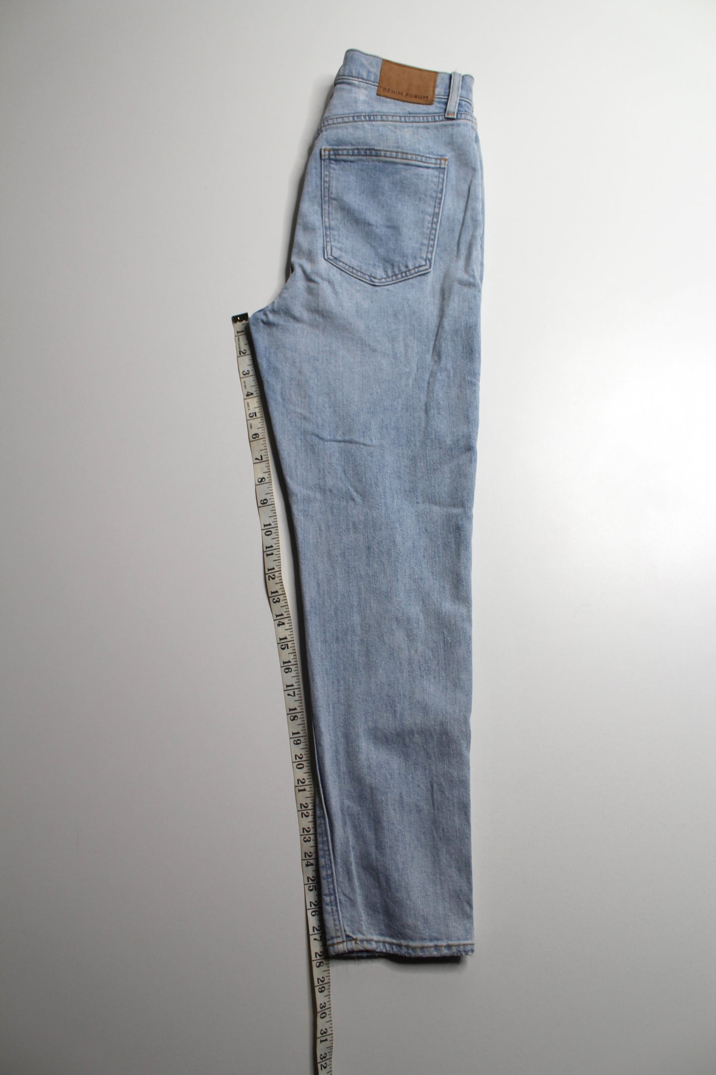Aritzia Denim Forum ‘yoko high rise slim’ jeans, size 28 (28L)