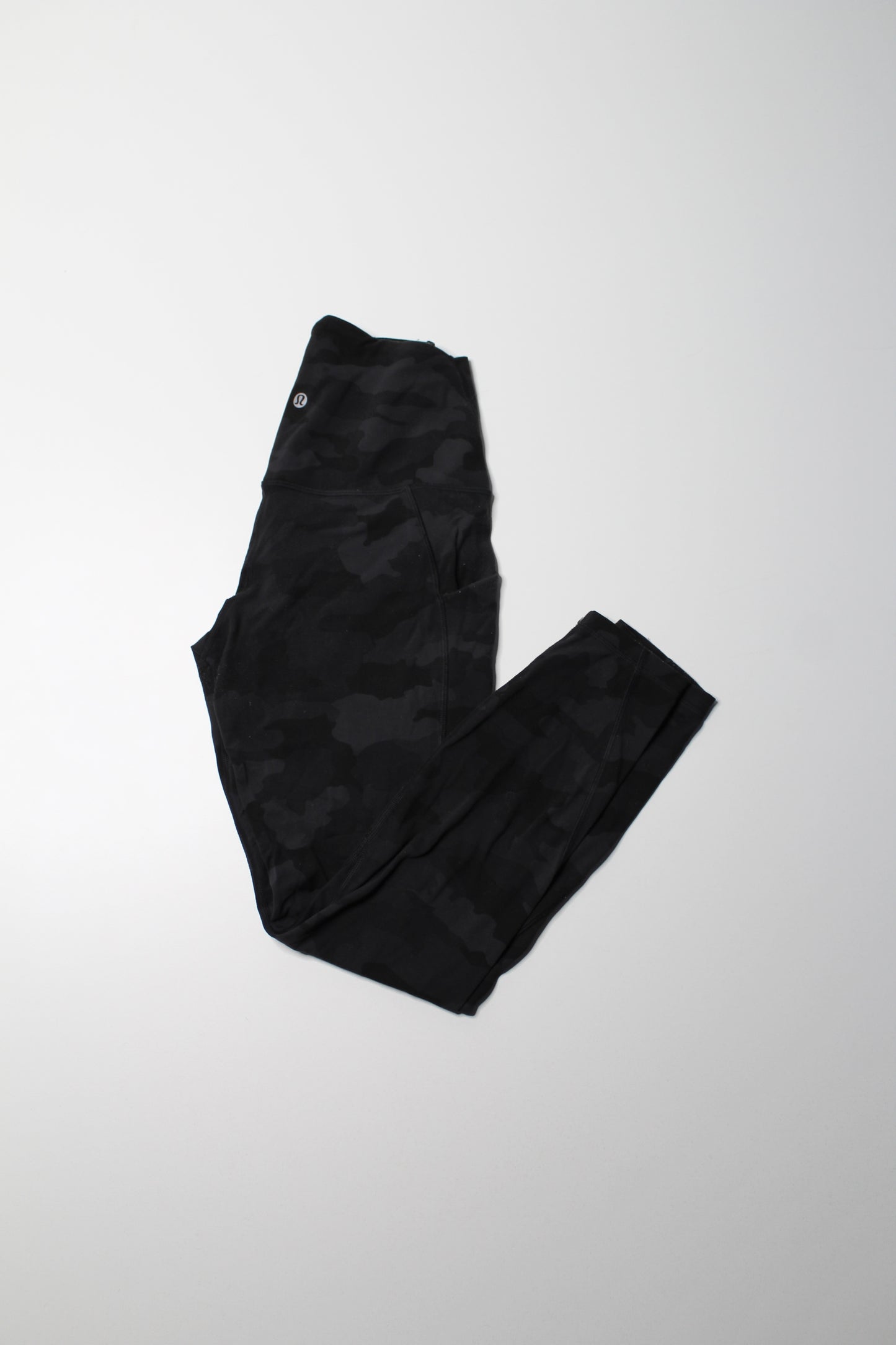 Lululemon camo ‘align’ leggings, size 6 (25”) *pockets