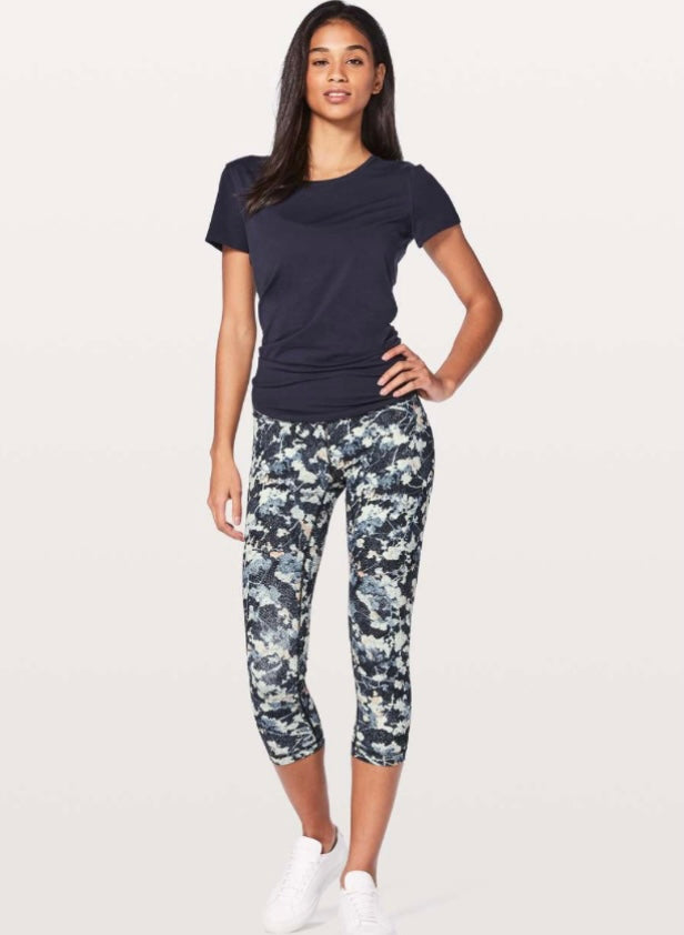 Lululemon spring bloom multi wunder under crop legging, size 6 (21”)  crop, size 6 (21”)