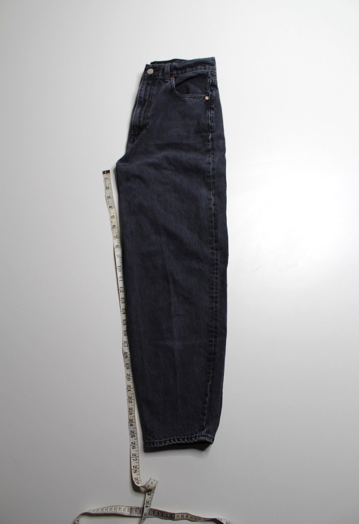 Aritzia Denim Forum black wash high rise ‘Gia carrot’ jean, size 27 (28L)
