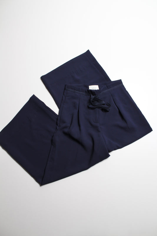 Aritzia navy wide leg cropped pant, size 6 (26”)