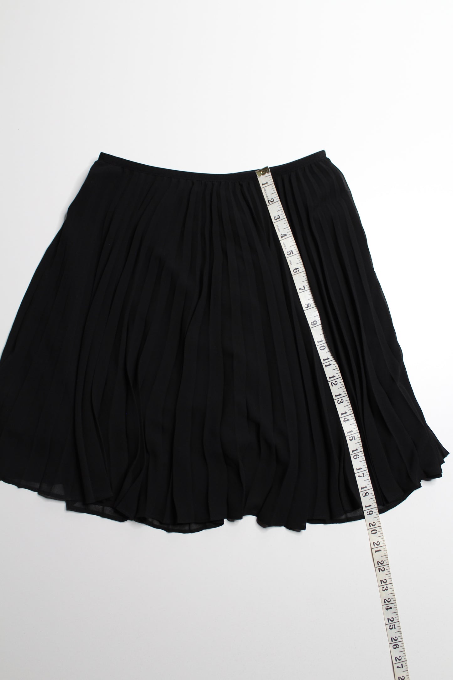 Aritzia Babaton black pleated skirt, size medium