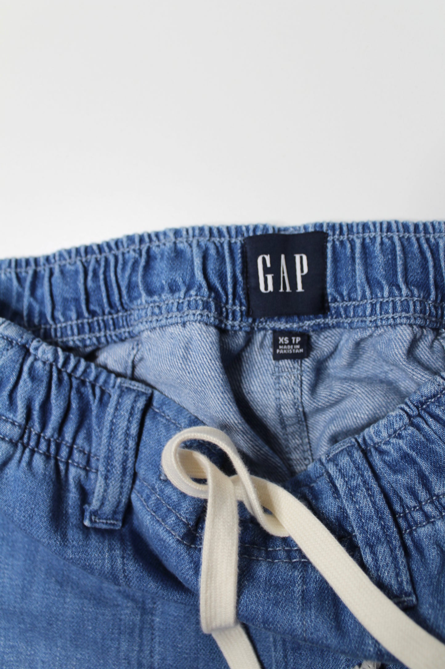 Gap medium indigo ‘relaxed easy jean’ size xs