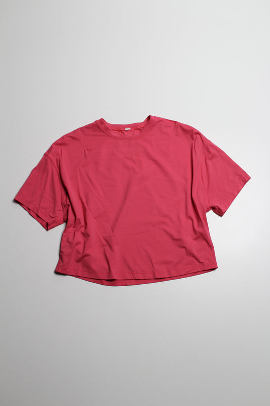 Lululemon run short sleeve, no size. Fits like 6
