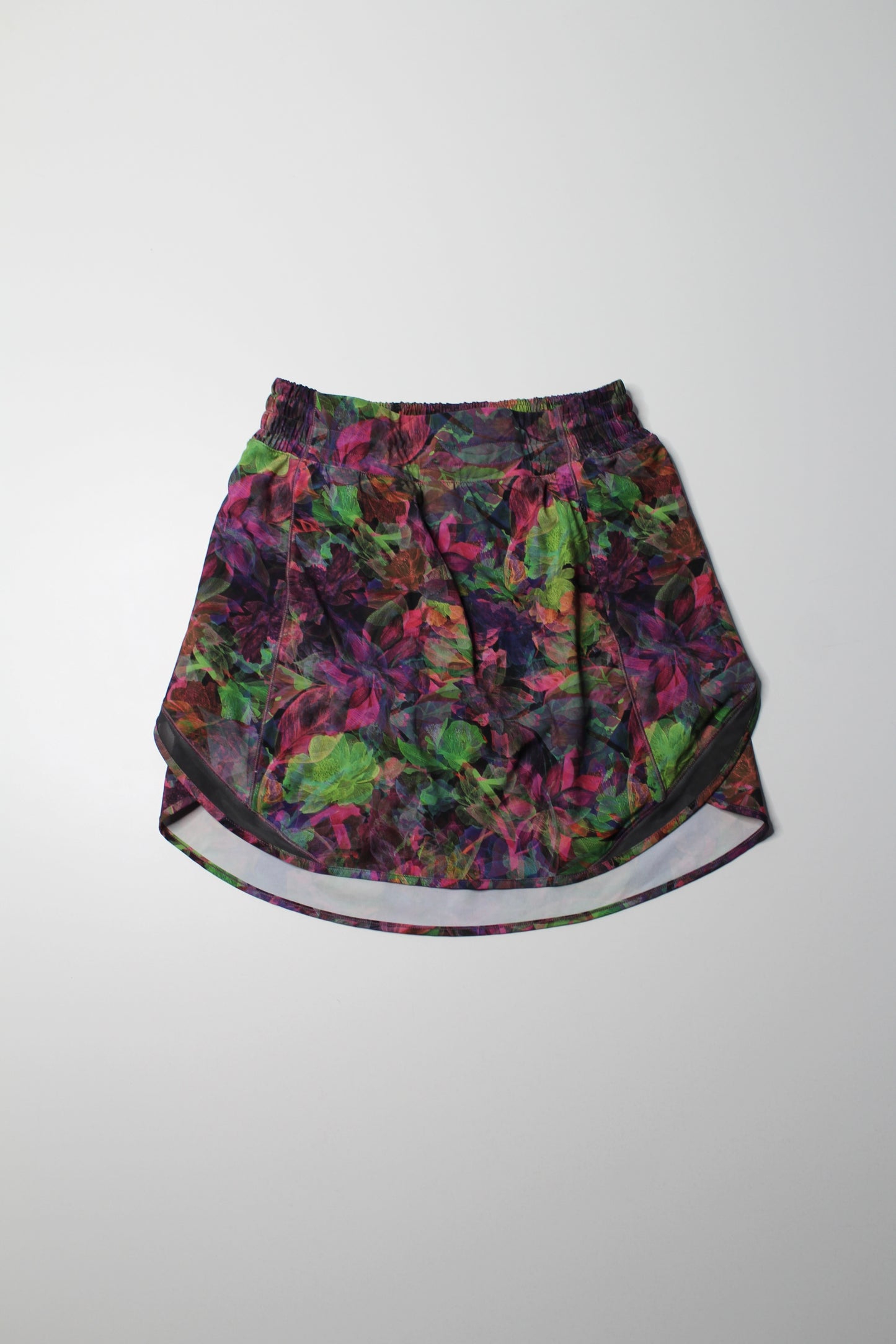 Lululemon ‘hotty hot’ skirt, size 6