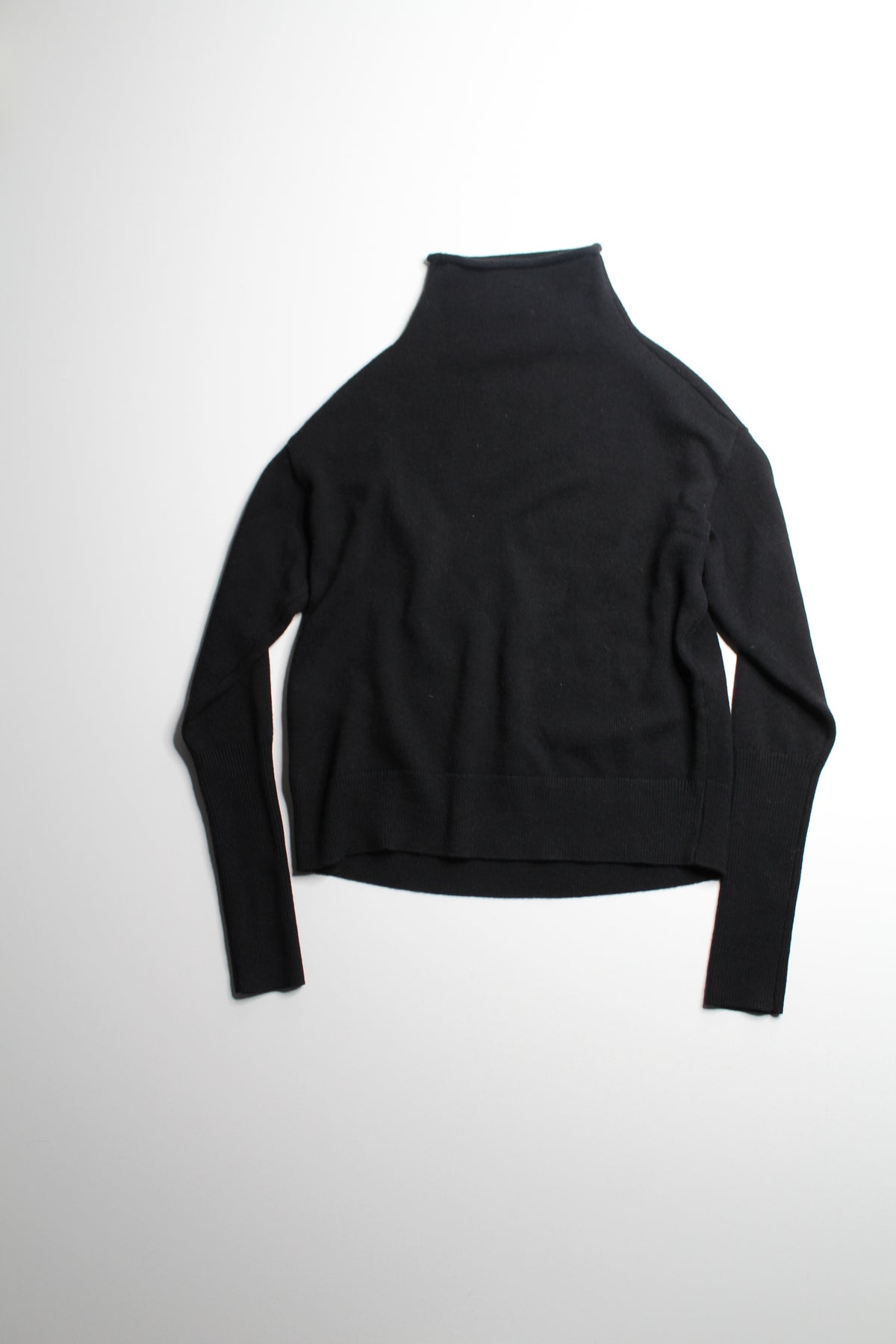 Aritzia Wilfred black merino wool mock neck sweater, size xs (loose fit)