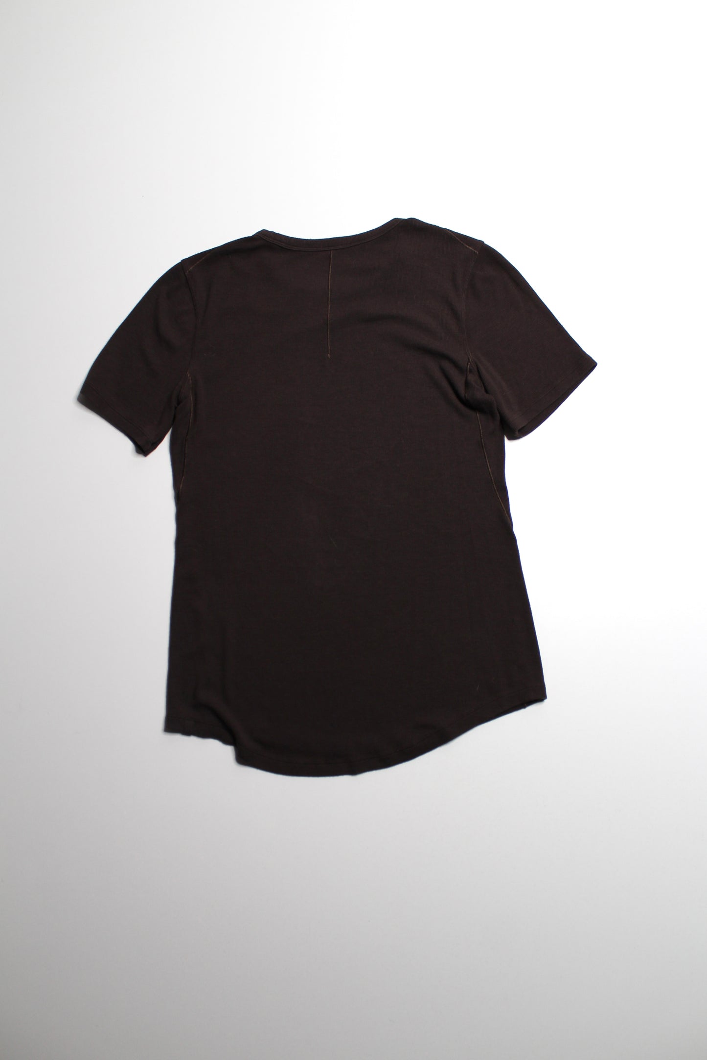 Lululemon dark brown ribbed ‘hold tight’ short sleeve, no size. Fits like 6