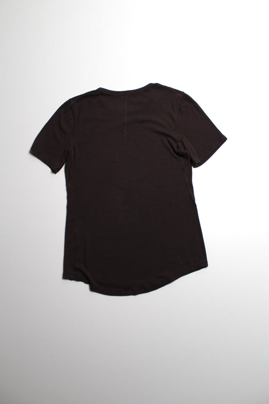 Lululemon dark brown ribbed ‘hold tight’ short sleeve, no size. Fits like 6