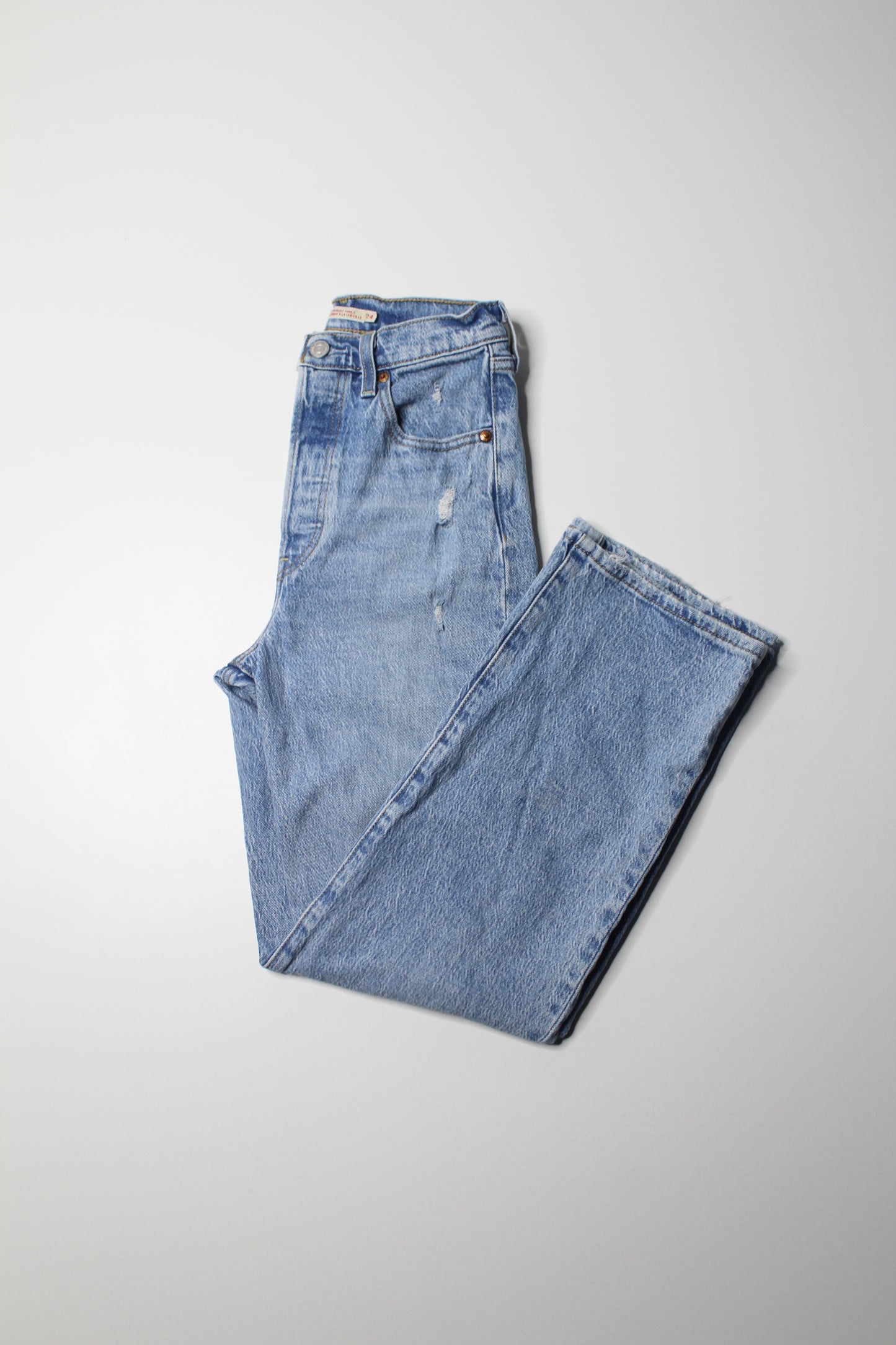 Levis ‘ribcage straight ankle’ jeans, size 24 (26”)
