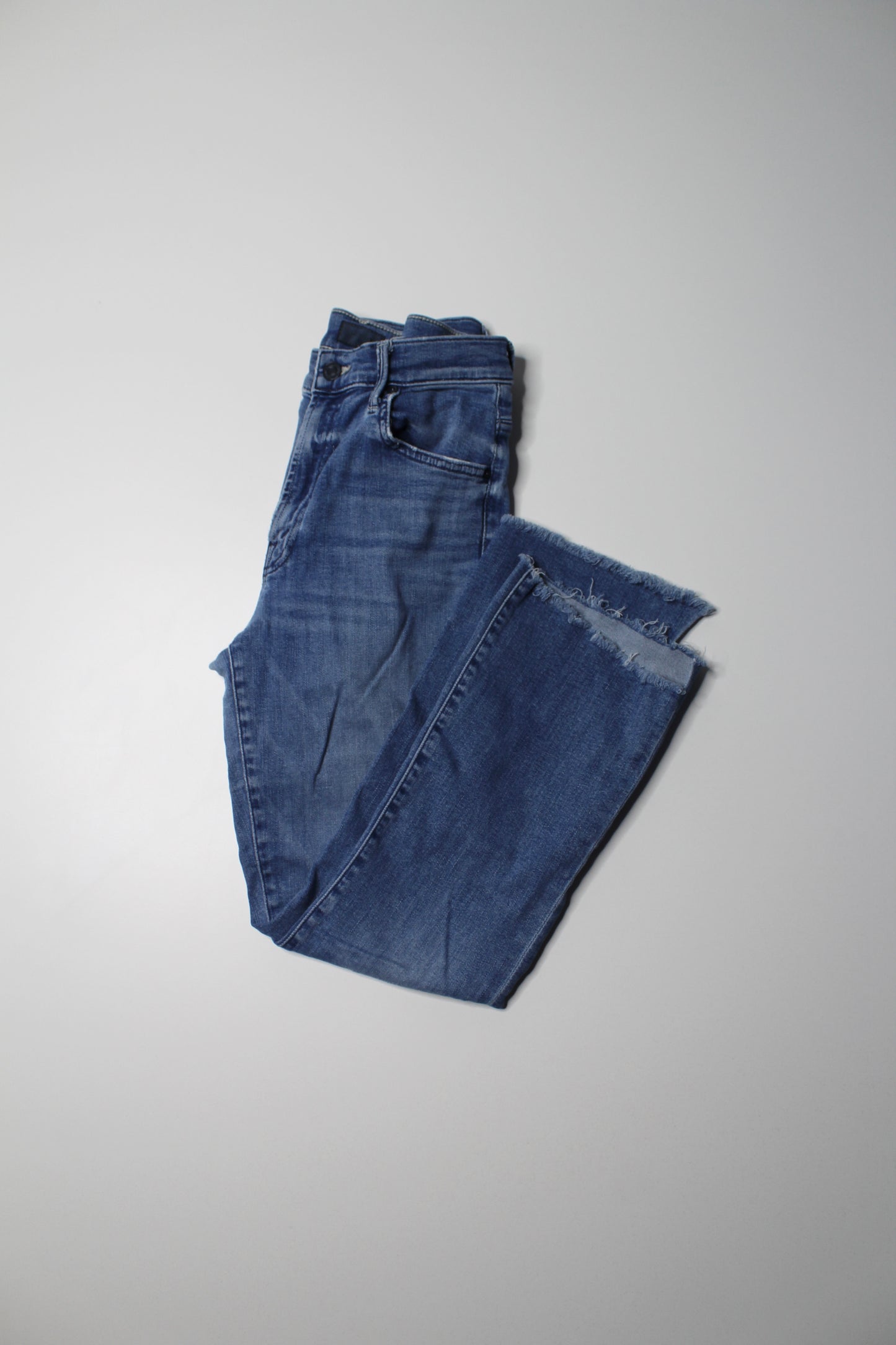 Mother sorry I’m staring ‘the insider step crop fray’ jeans, size 29 (26”) (fits like 28)