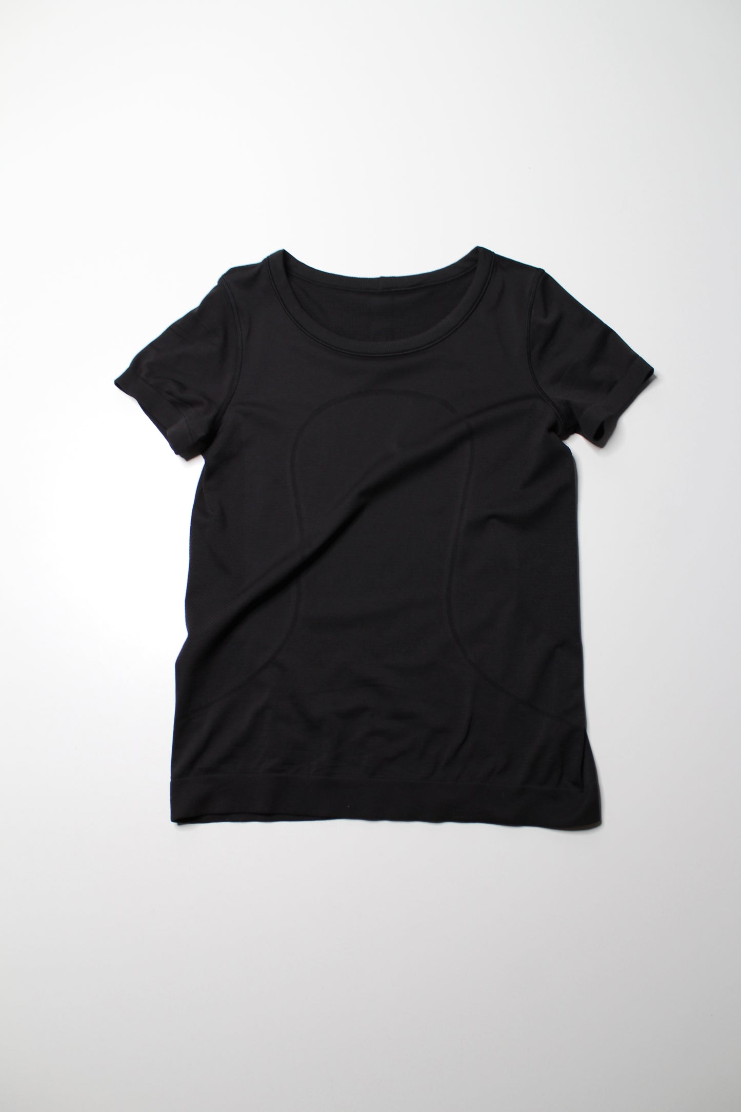 Lululemon black run swiftly short sleeve, size 6 *relaxed fit (additional 20% off)