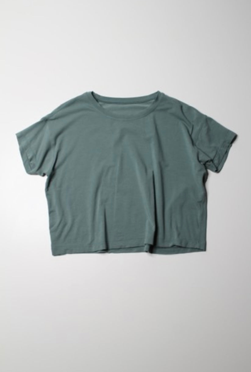 Lululemon sage cotton t shirt, no size. Fits like 6 (loose fit) *cropped length