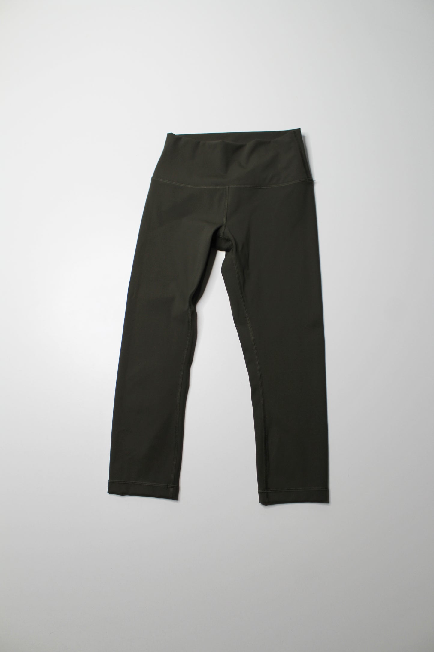 Lululemon dark olive wunder under crop legging, size 6 (21”) *luxtreme