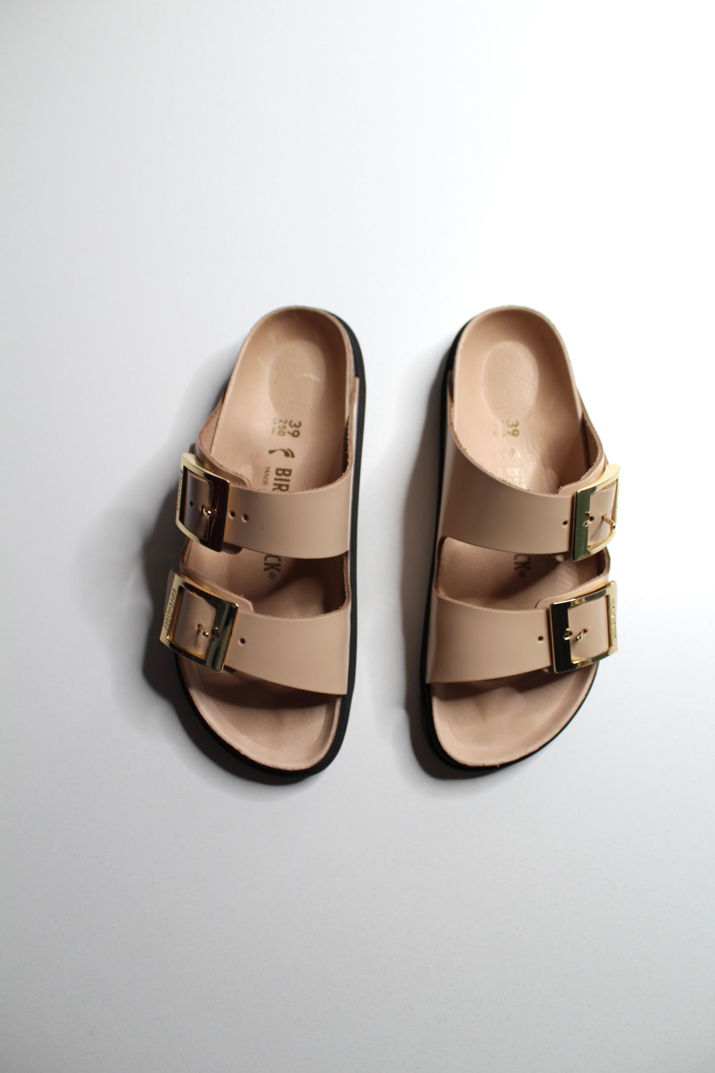 Birkenstock beige 'Arizona Droplet Buckle' sandals, size EU 39 (size 8-8.5) *new