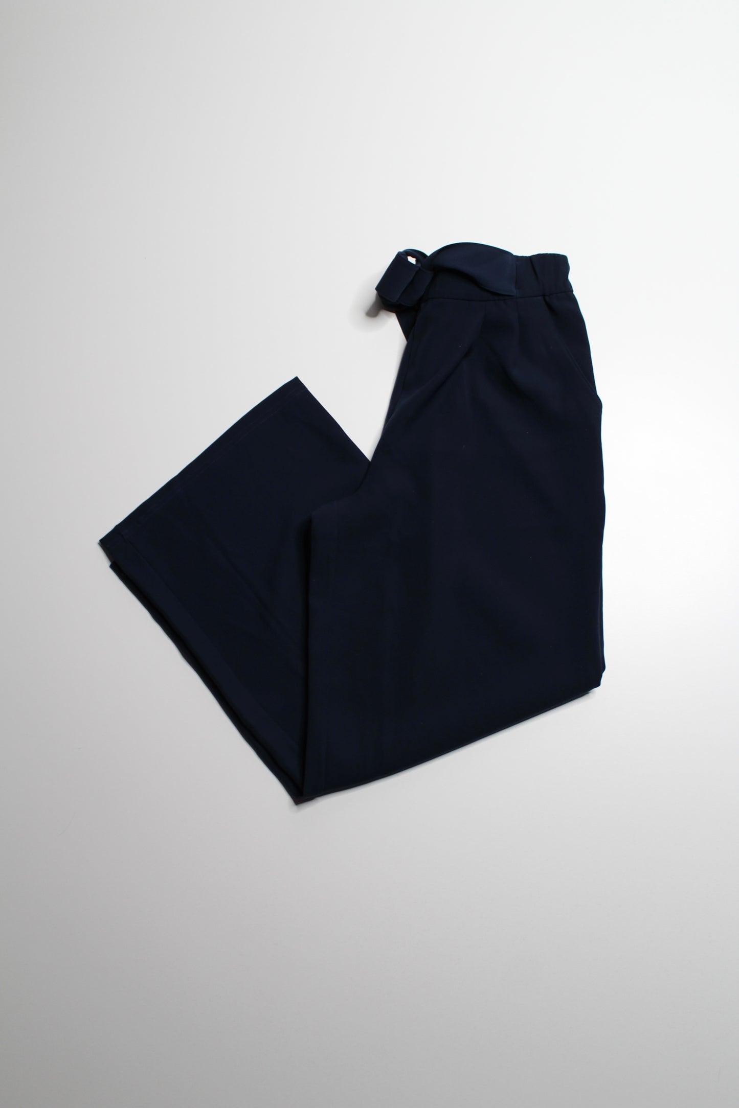Lululemon true navy tie front belted ‘noir’ wide leg pant, size 8 (27”) (was $58)