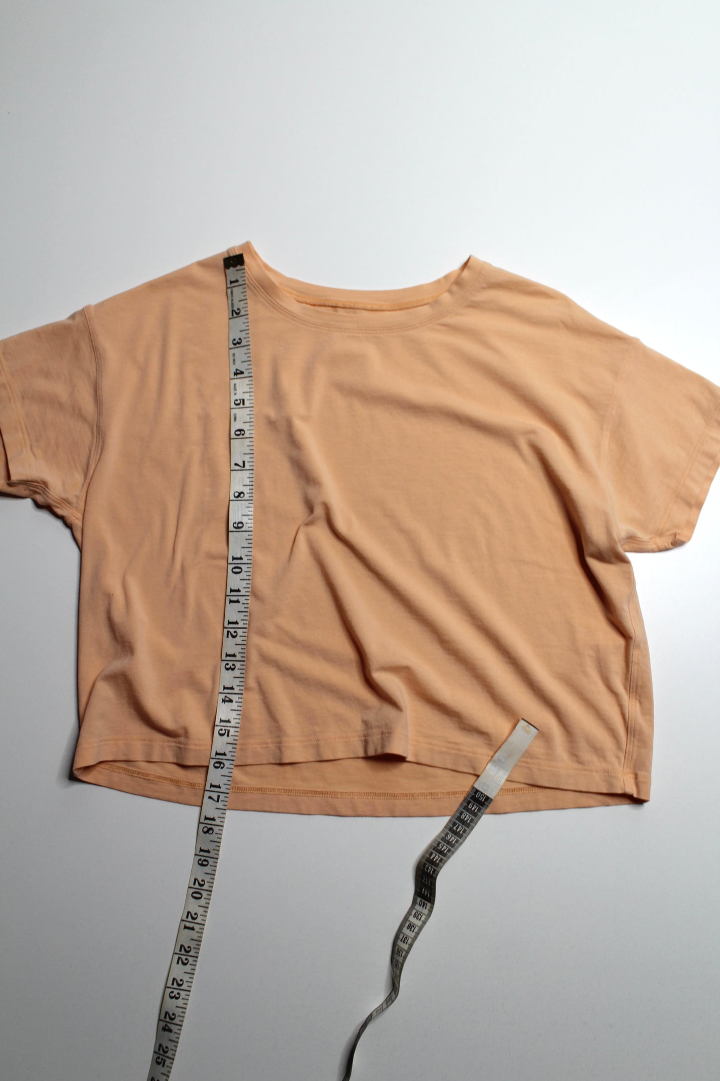 Lululemon cates t shirt, no size. Fits like 4 (relaxed fit)