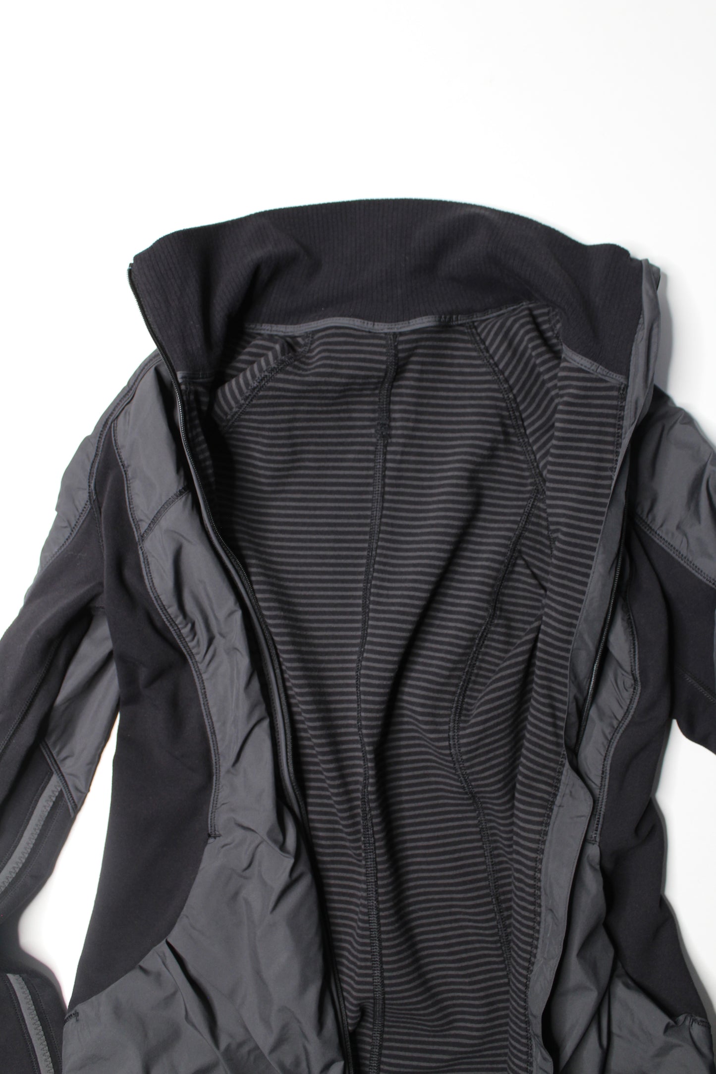 Lululemon black ‘can’t stop’ run jacket, size 4