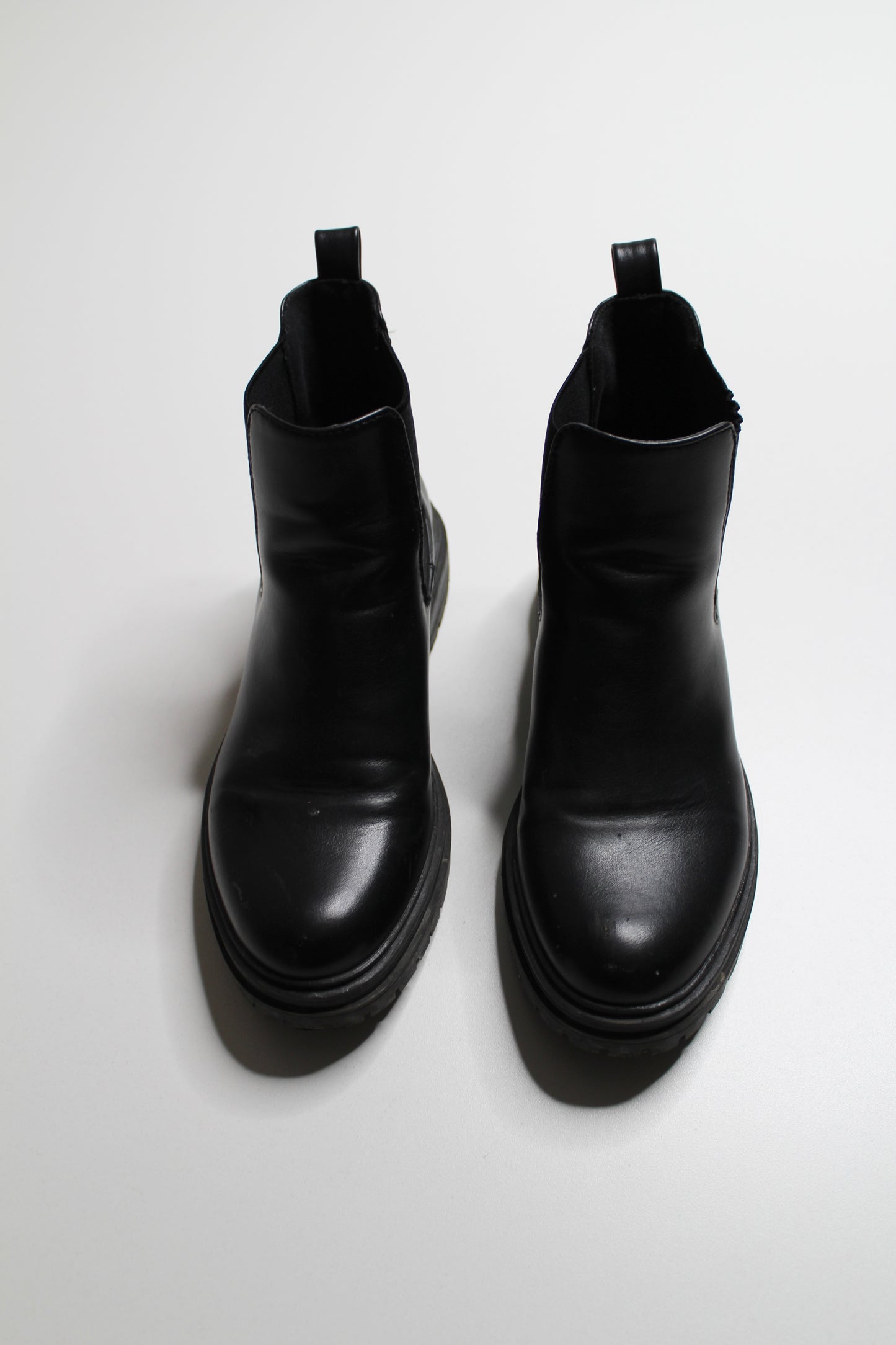 Steve Madden black Billie chelsea boot, size 6