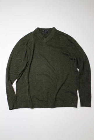 Mens Tiger Woods dark green v neck golf sweater, size large (additional 50% off)