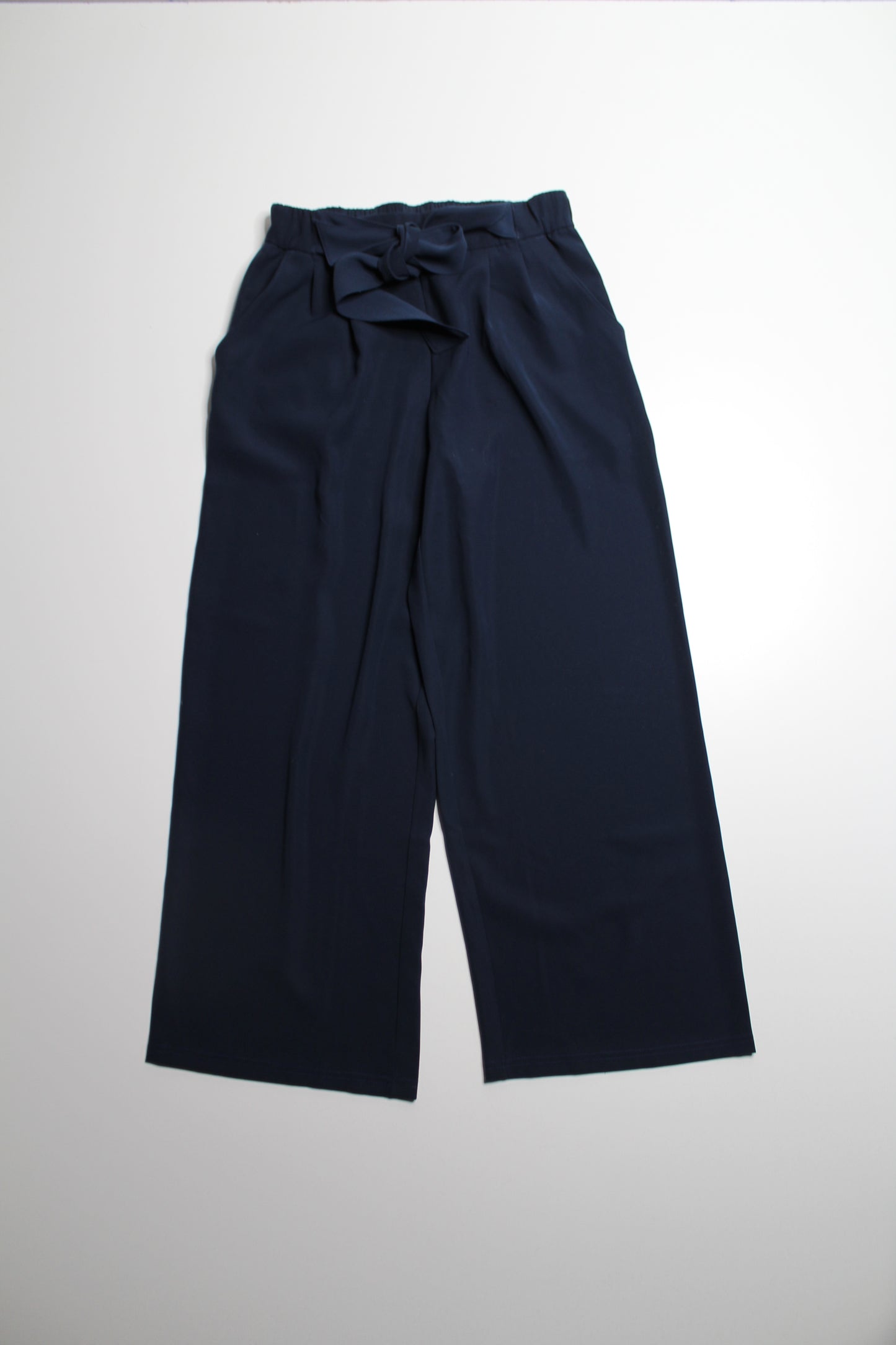 Lululemon true navy tie front belted ‘noir’ wide leg pant, size 8 (27”) (was $58)