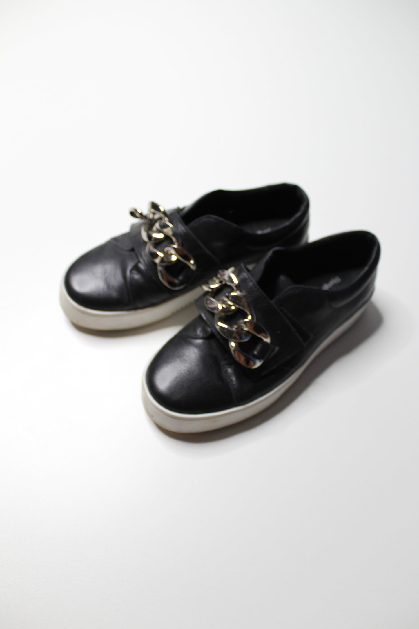 Django & Juliet black ‘layant’ sneaker, size 36