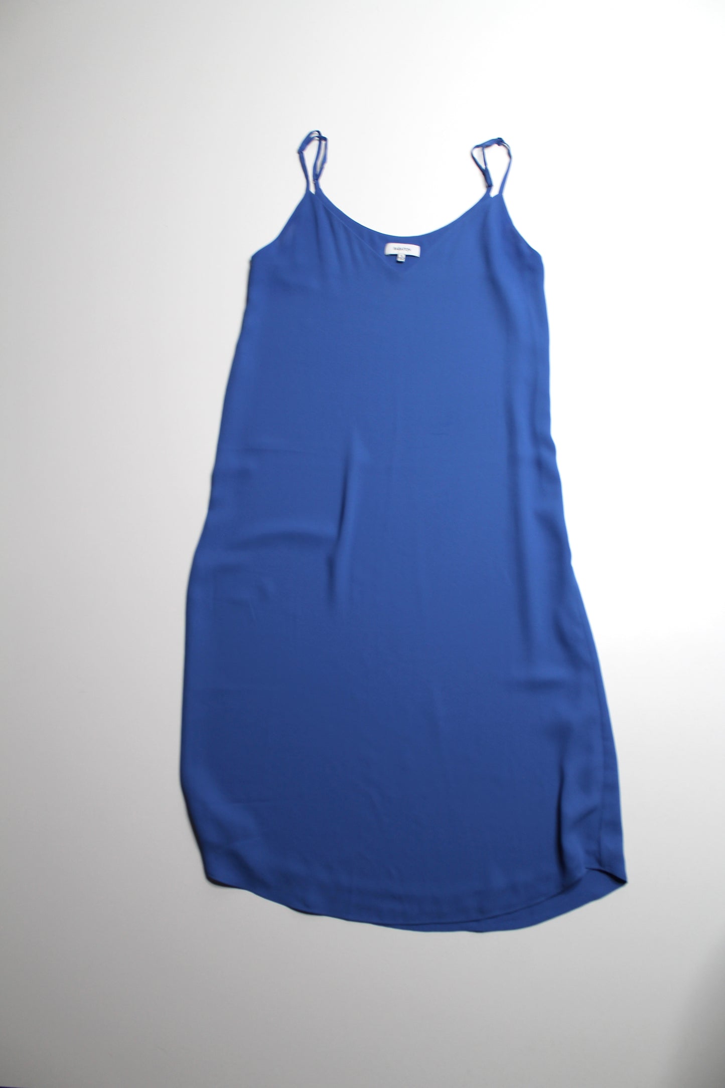 Aritzia Wilfred blue v neck midi dress, size xsmall (relaxed fit)
