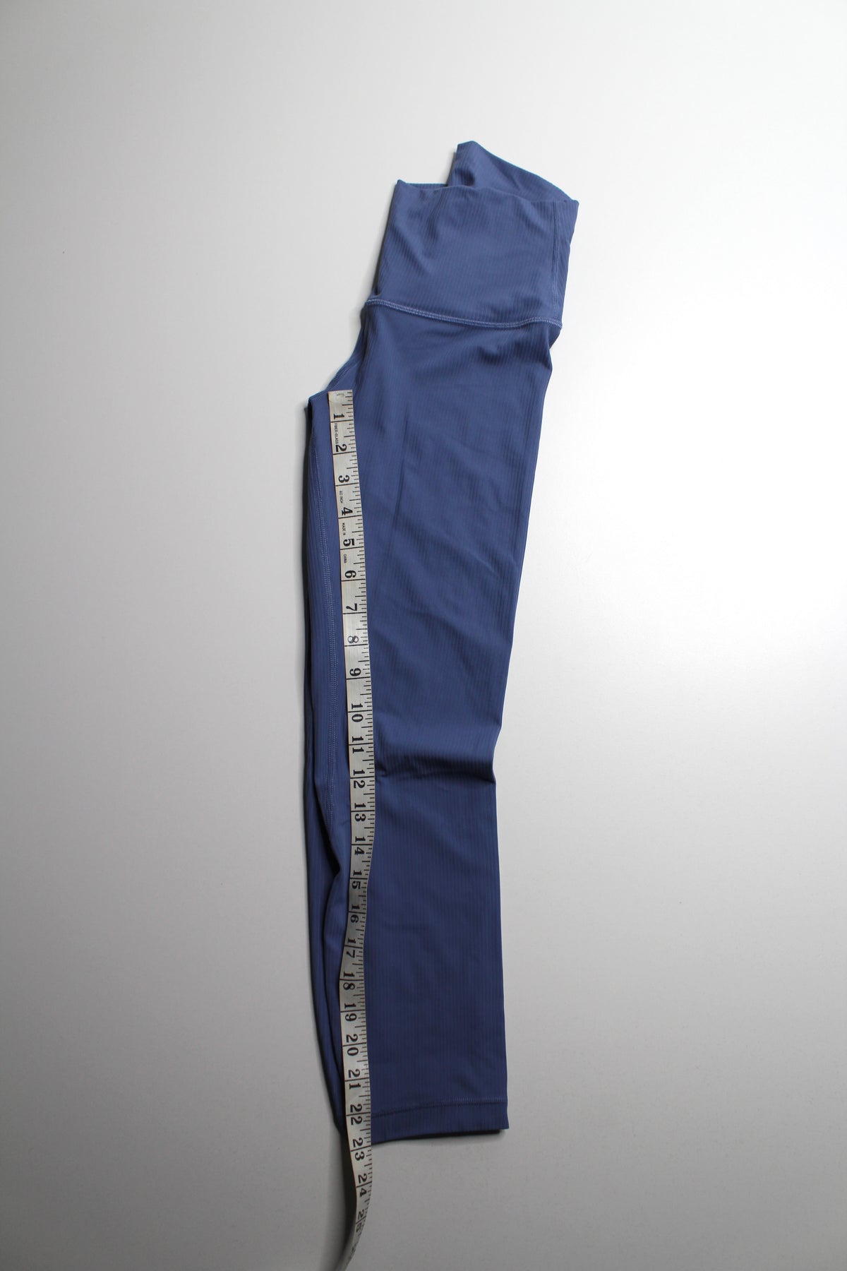 Lululemon blue ribbed ‘align’ leggings, size 4 (23”)