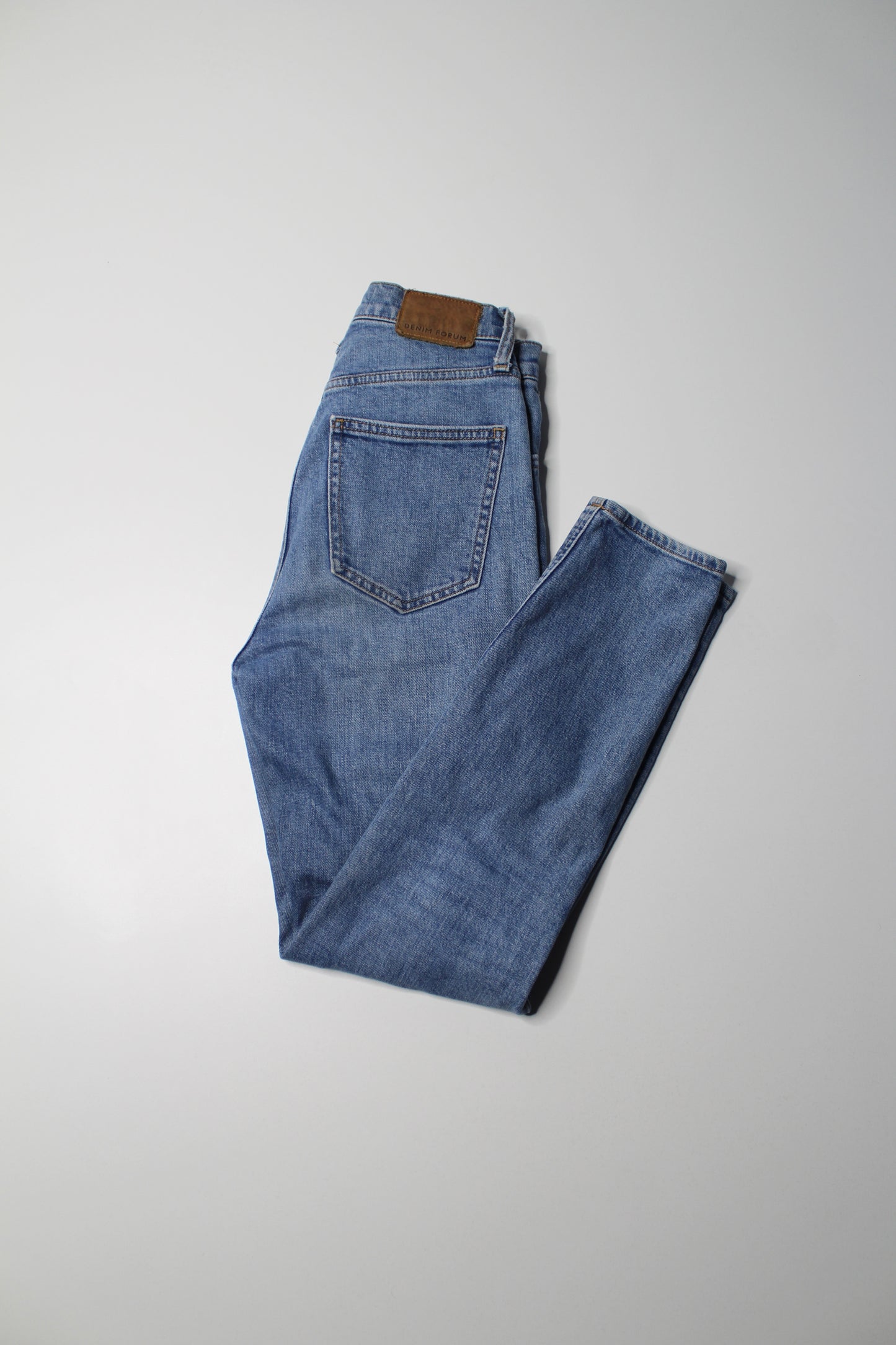 Aritzia Denim Forum 'yoko high rise slim' jeans, size 25 (28L)