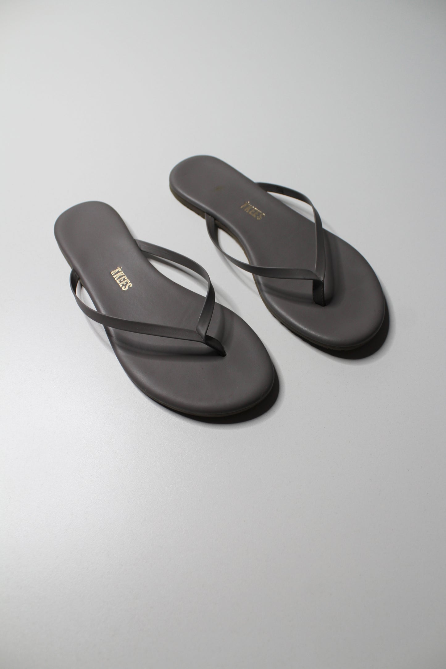 Tkees grey ‘Lily’ flip flops, size 37/7 (fit like 36)