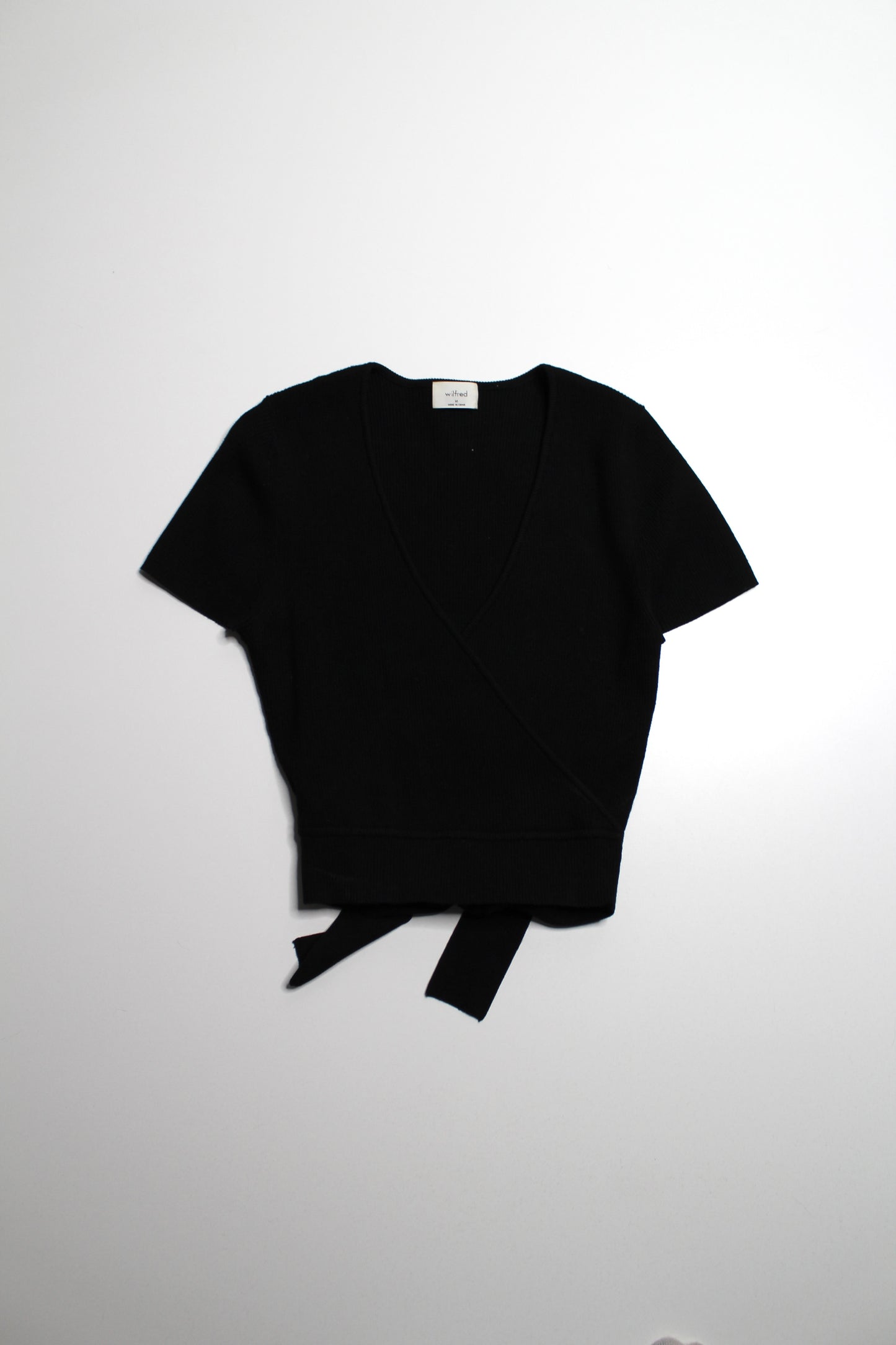 Aritzia Wilfred black ribbed tie back short sleeve, size medium