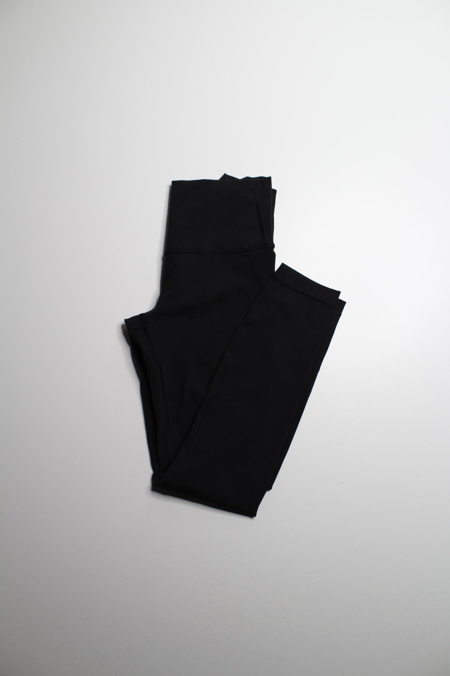 Lululemon black hi-rise ‘wunder under’ leggings, size 4 (25”) *full on luxtreme