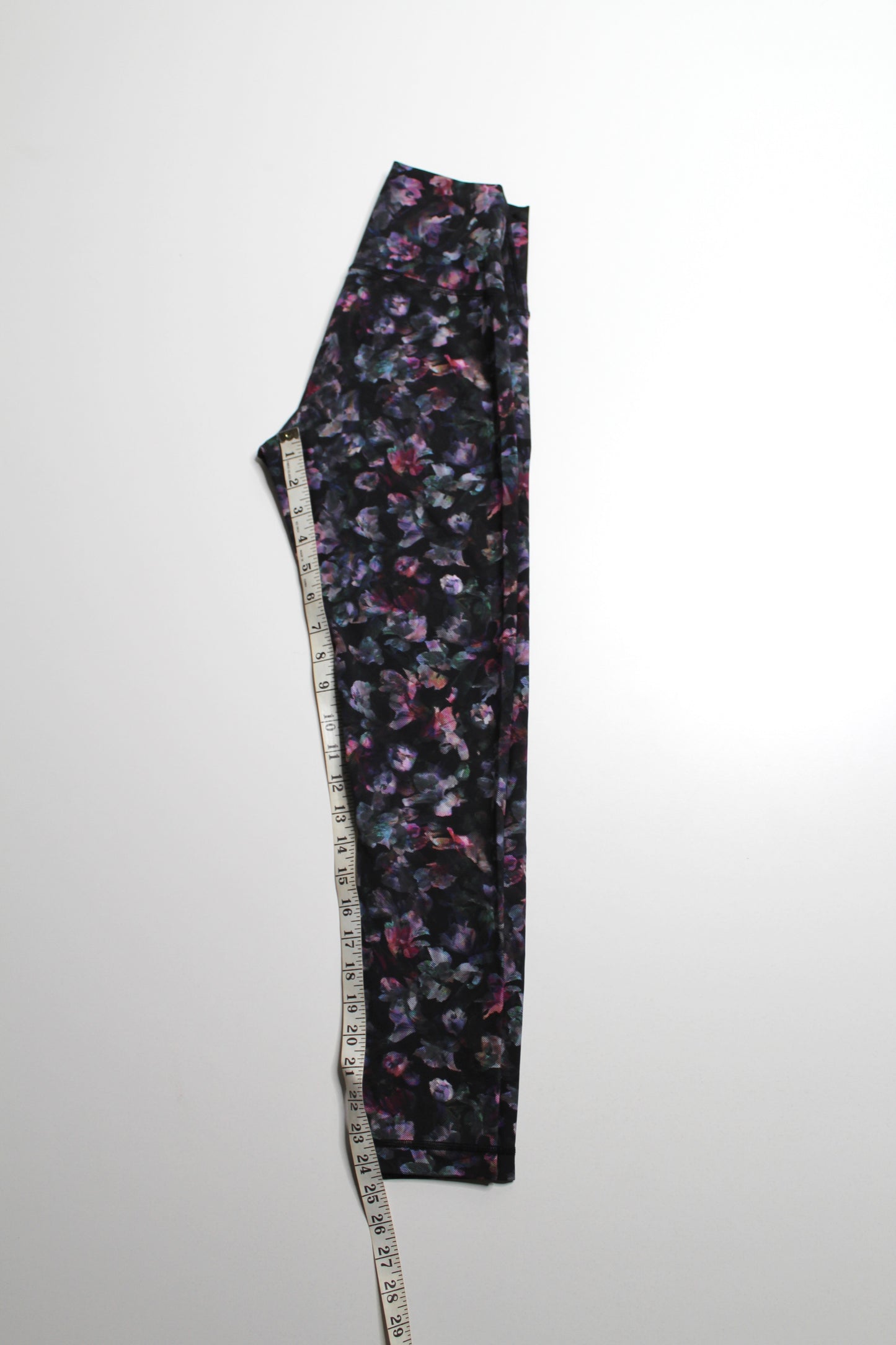 Lululemon floral ‘wunder under’ leggings, size 6 (25”)