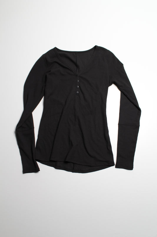 Lululemon black ‘close call’ henley long sleeve, no size. Fits like size small /size 6