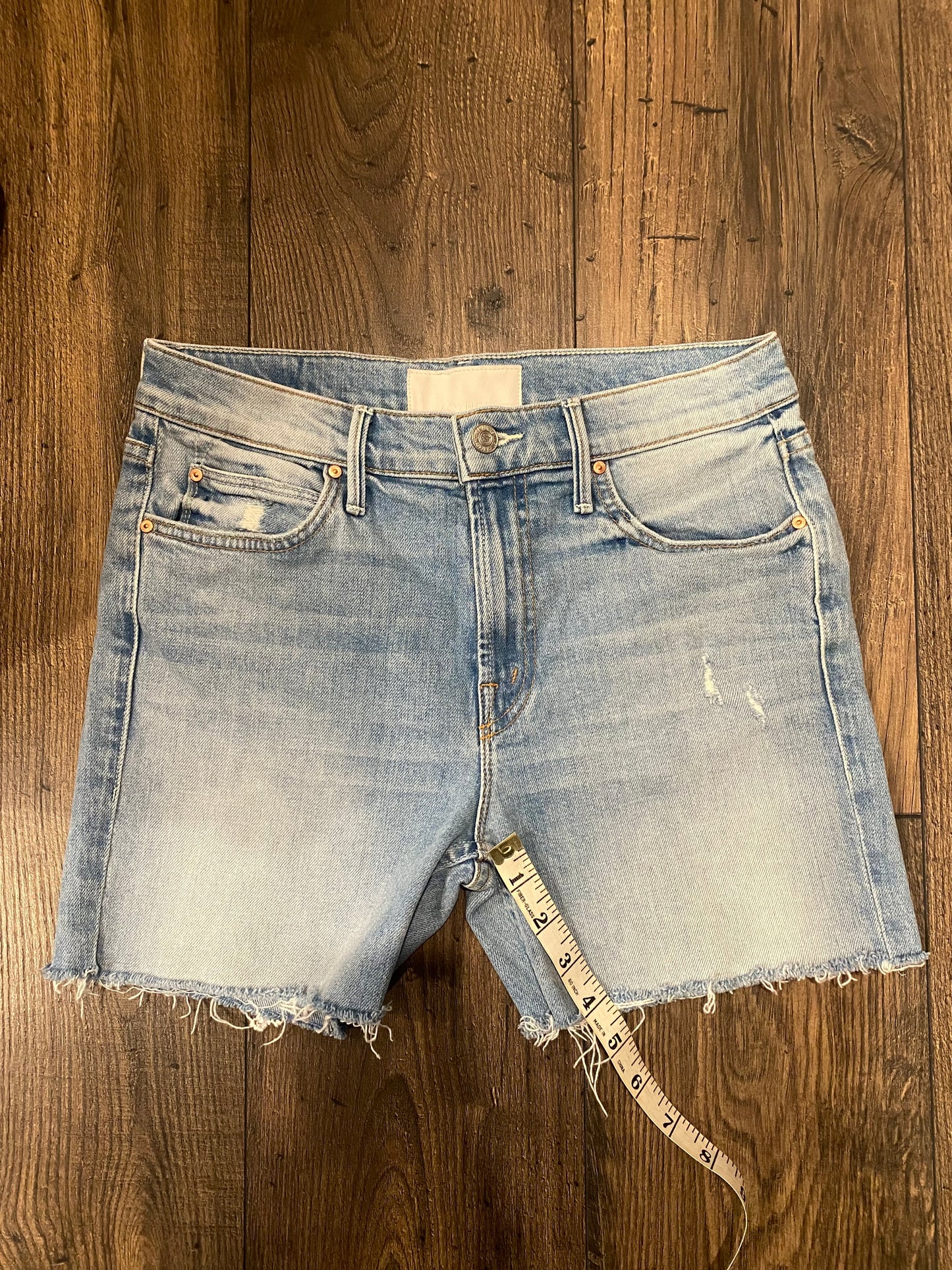 Mother ‘dutchie ankle jaws’ cut off jean shorts, size 27 (4.5”) (fit like 26)