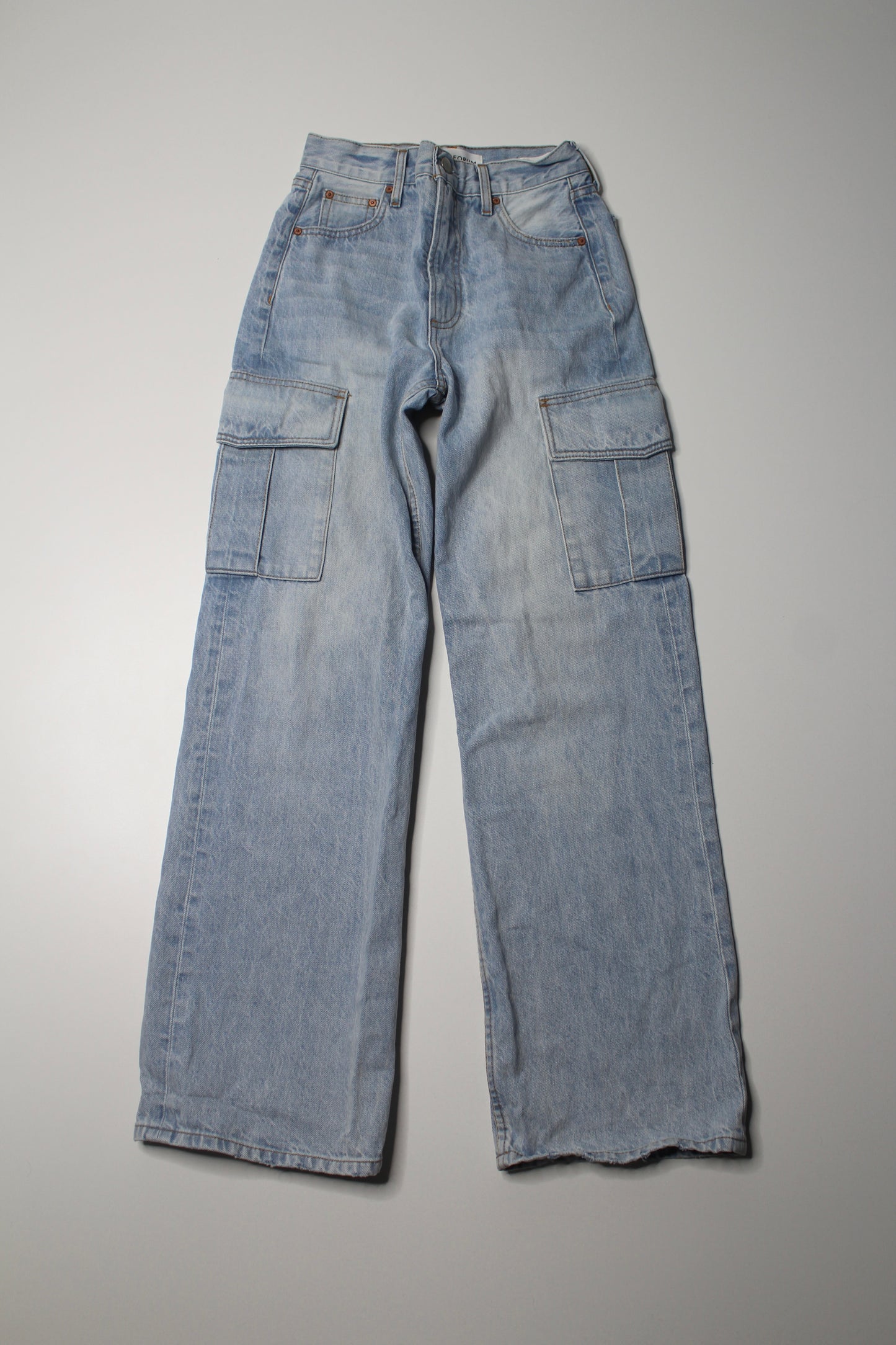 Denim Forum light wash ‘farrah hi-rise wide leg’ cargo jeans, size 24
