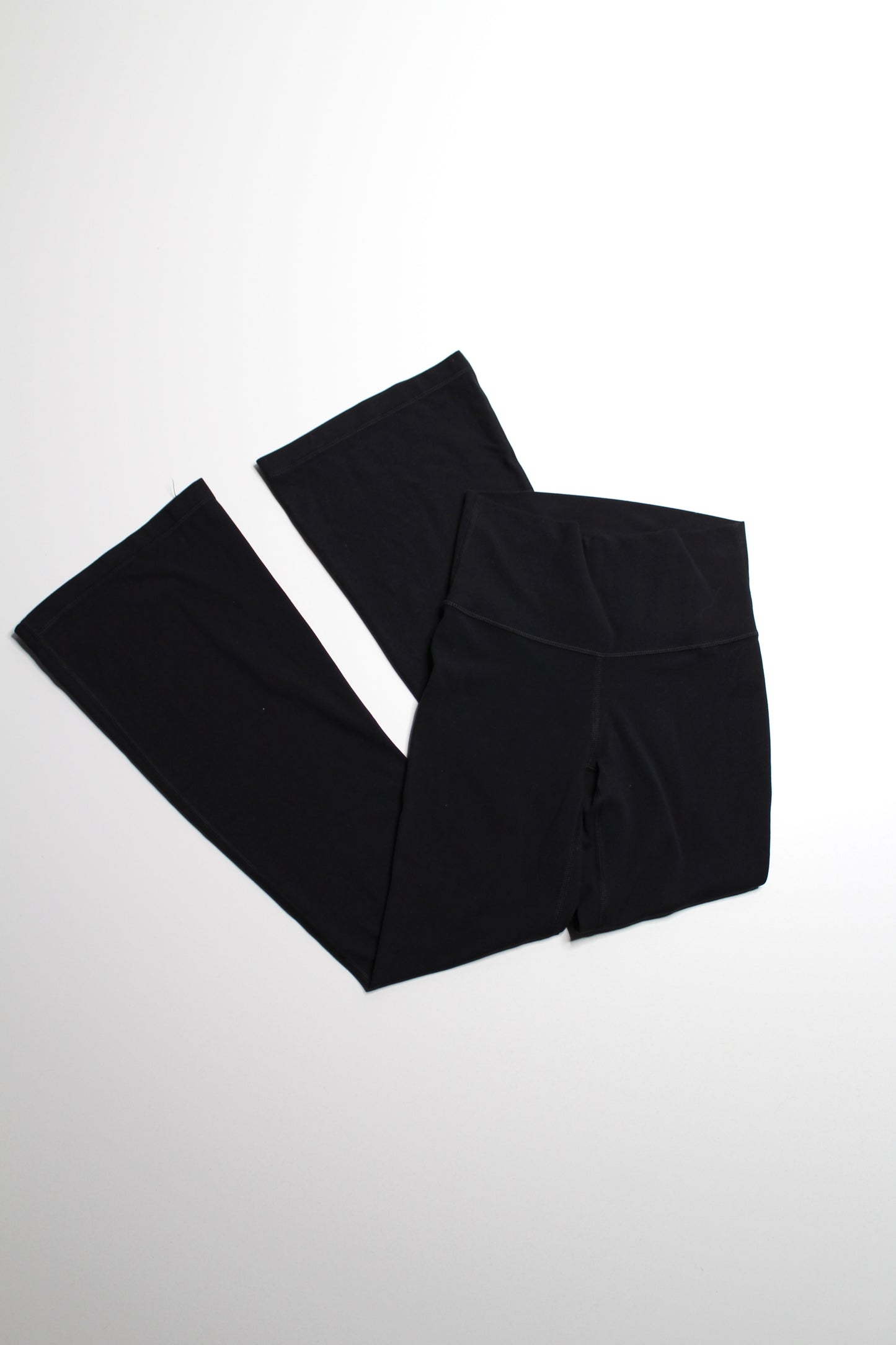 Aritzia TNA action hi-rise black flared pant, size xs (26”)