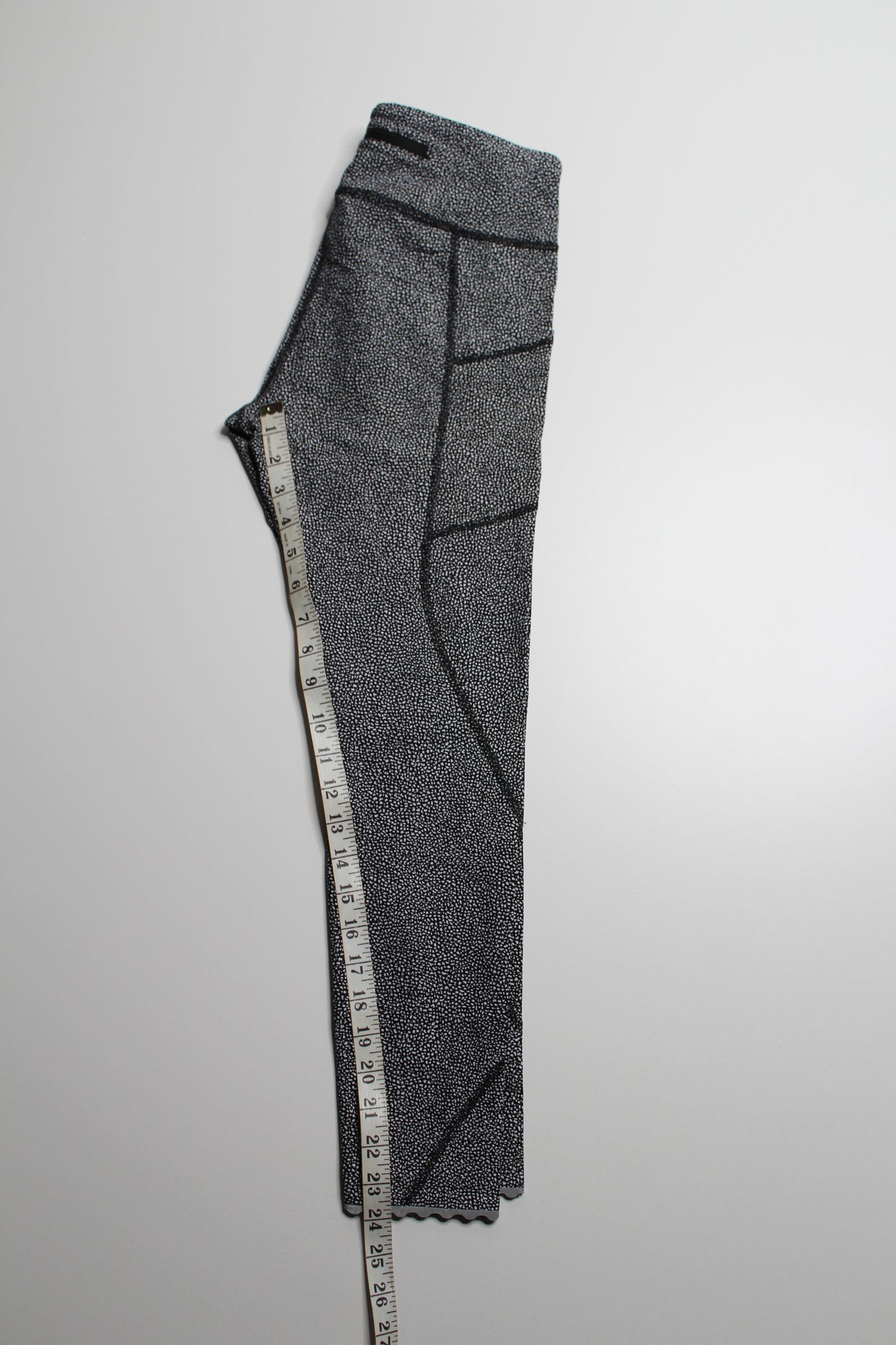 Lululemon chakra print alpine white black ‘tight stuff’ tights size 8 *full on luxtreme