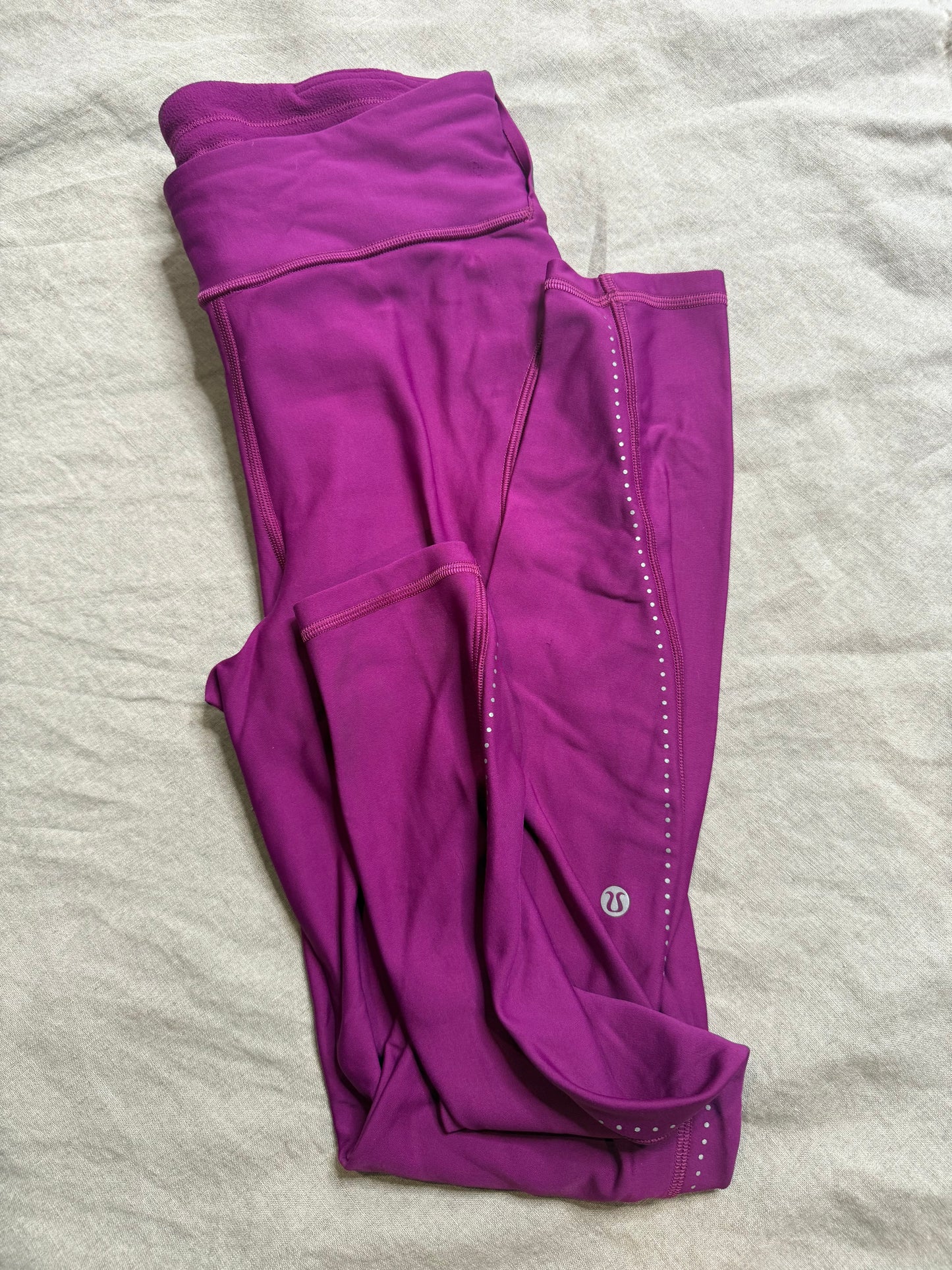 Lululemon chase the chill High-Rise Tight, size 6 28"