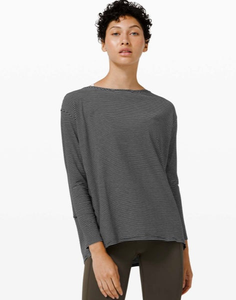 Lululemon hype stripe black white back in action long sleeve, no size. Fits like size 6 (loose fit)