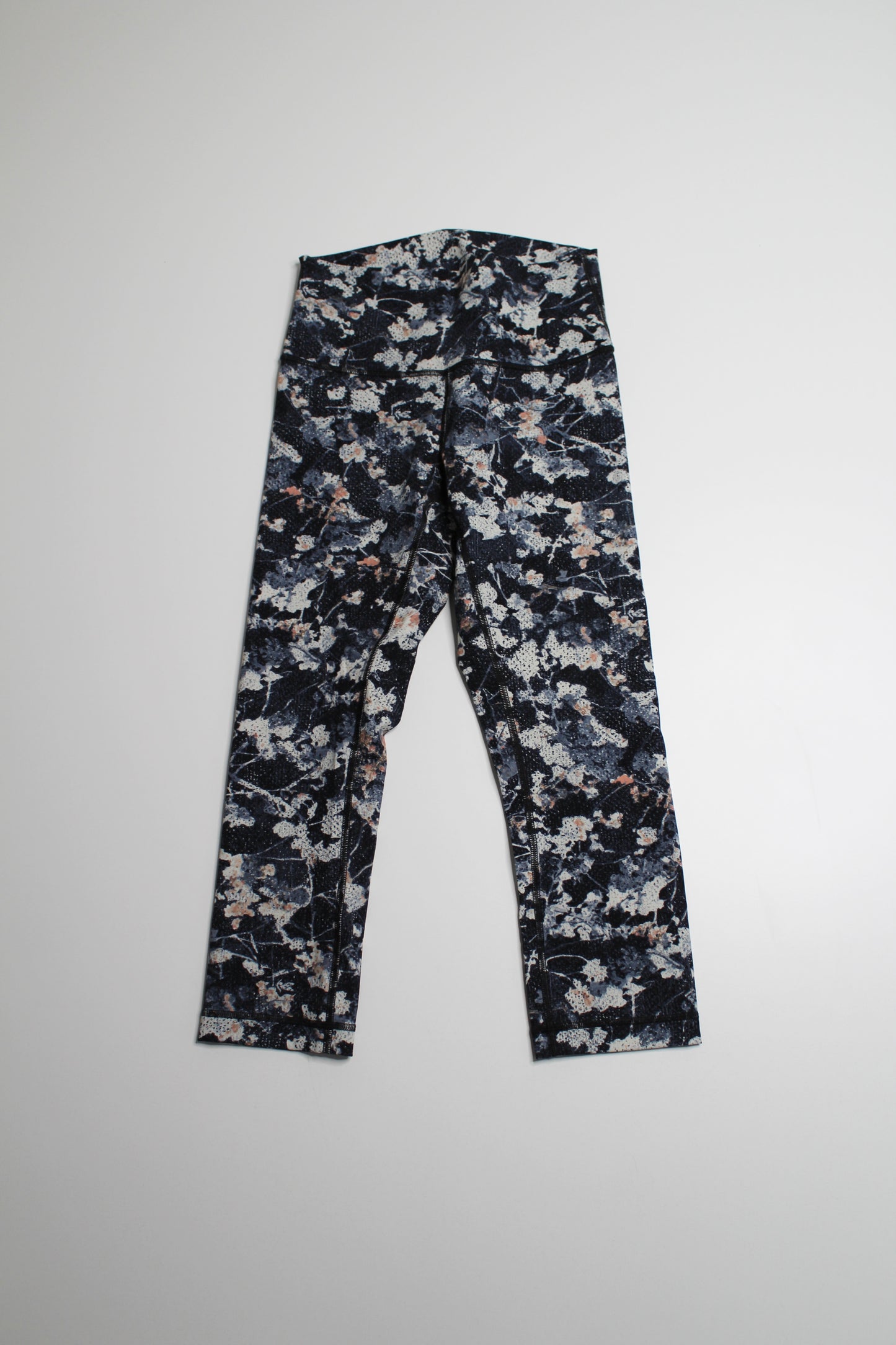 Lululemon spring bloom multi wunder under crop legging, size 6 (21”)  crop, size 6 (21”)