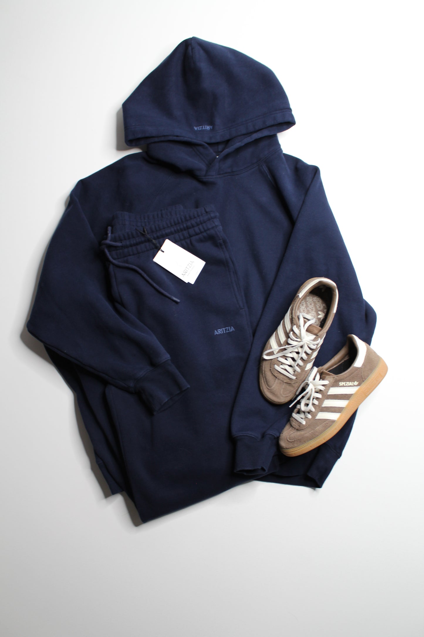 Aritzia admiral navy cozy sweatfleece mega hoodie, size medium *matching joggers available