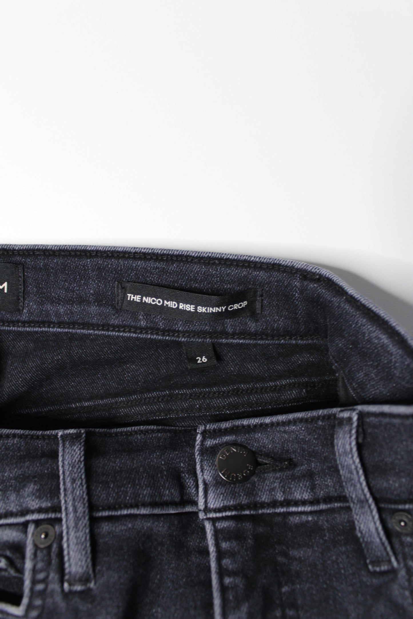 Aritzia Denim Forum black eyeliner ‘nico mid rise skinny crop’ jeans, size 26