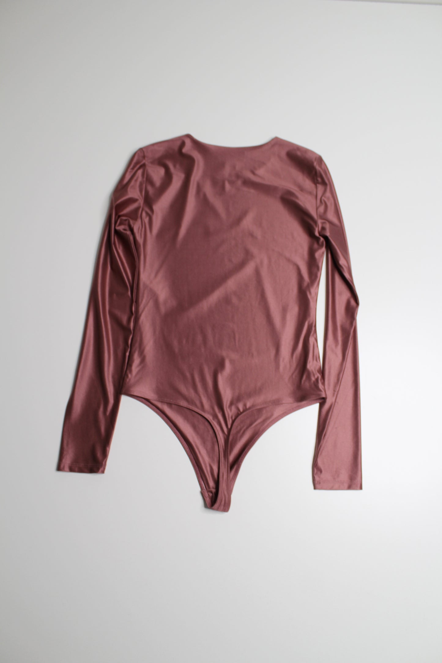 Aritzia babaton red willow pink satinette crew long sleeve bodysuit, size small