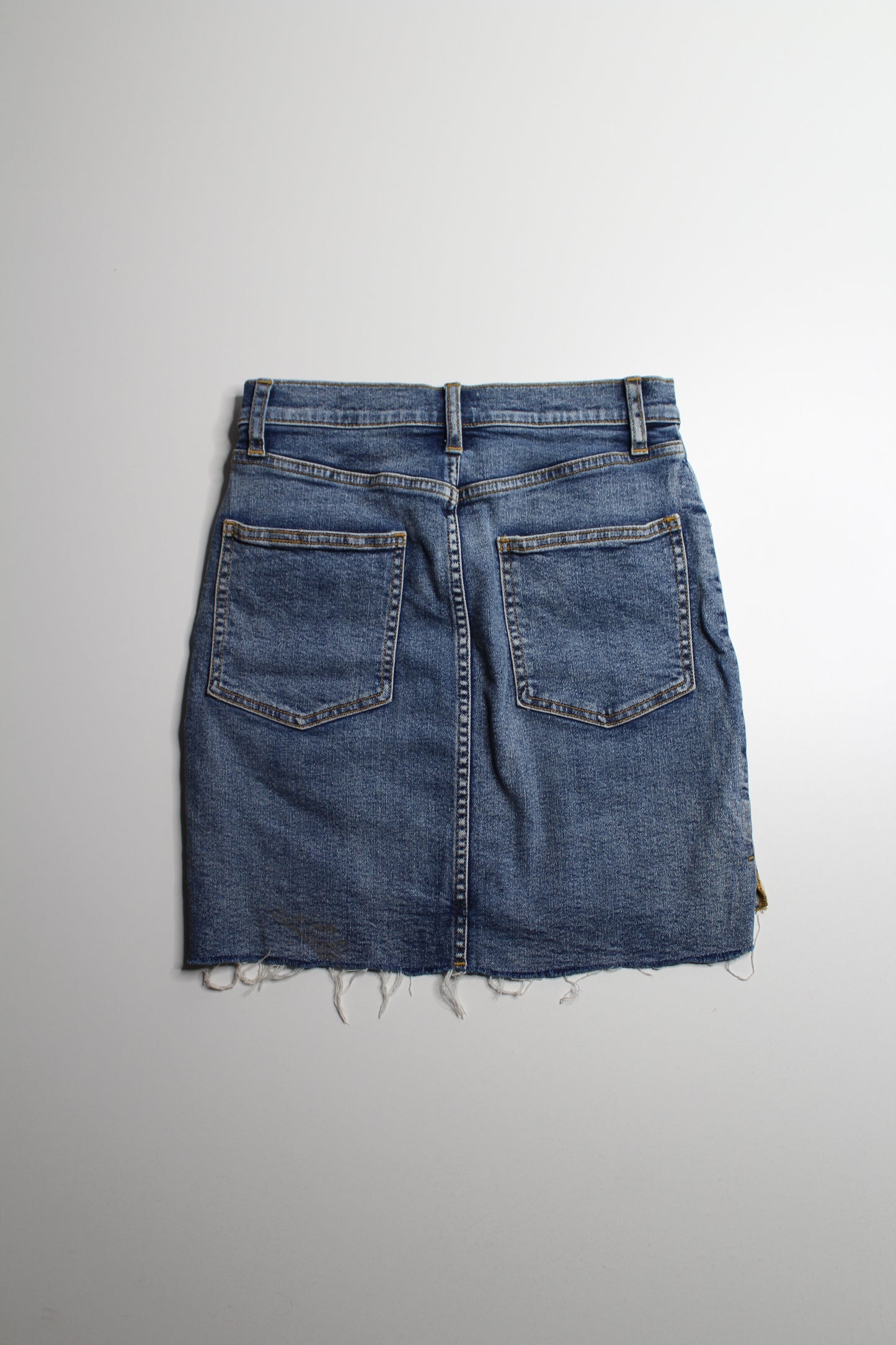 Aritzia Wilfred Free denim stretch mini skirt, size 4