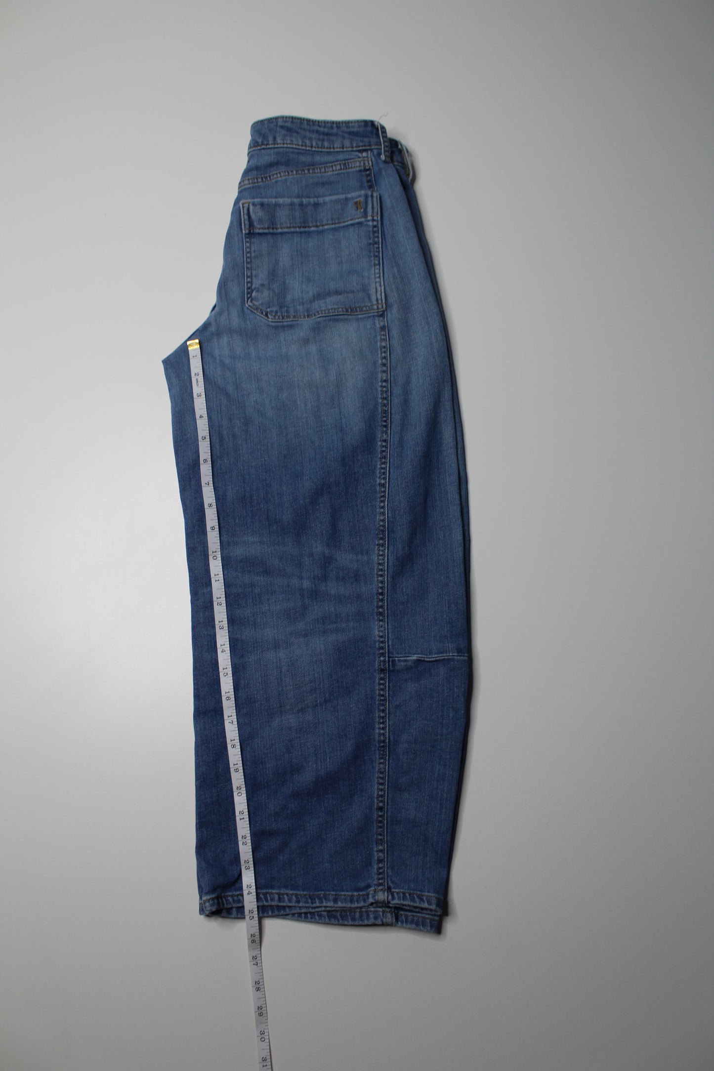 Anthropologie Pilcro wide leg barrel jeans, size 26
