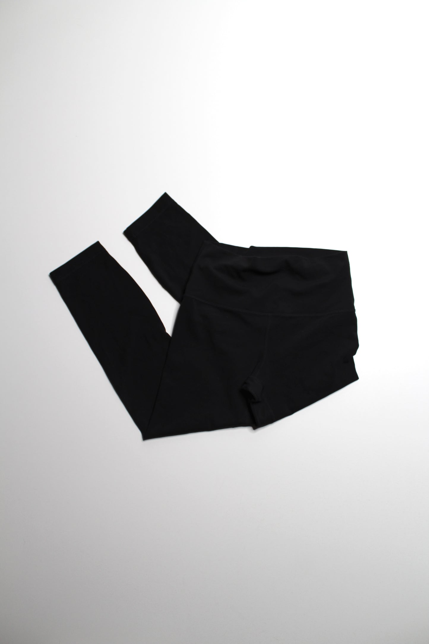 Lululemon black ‘align’ crop legging, size 6 (23”)
