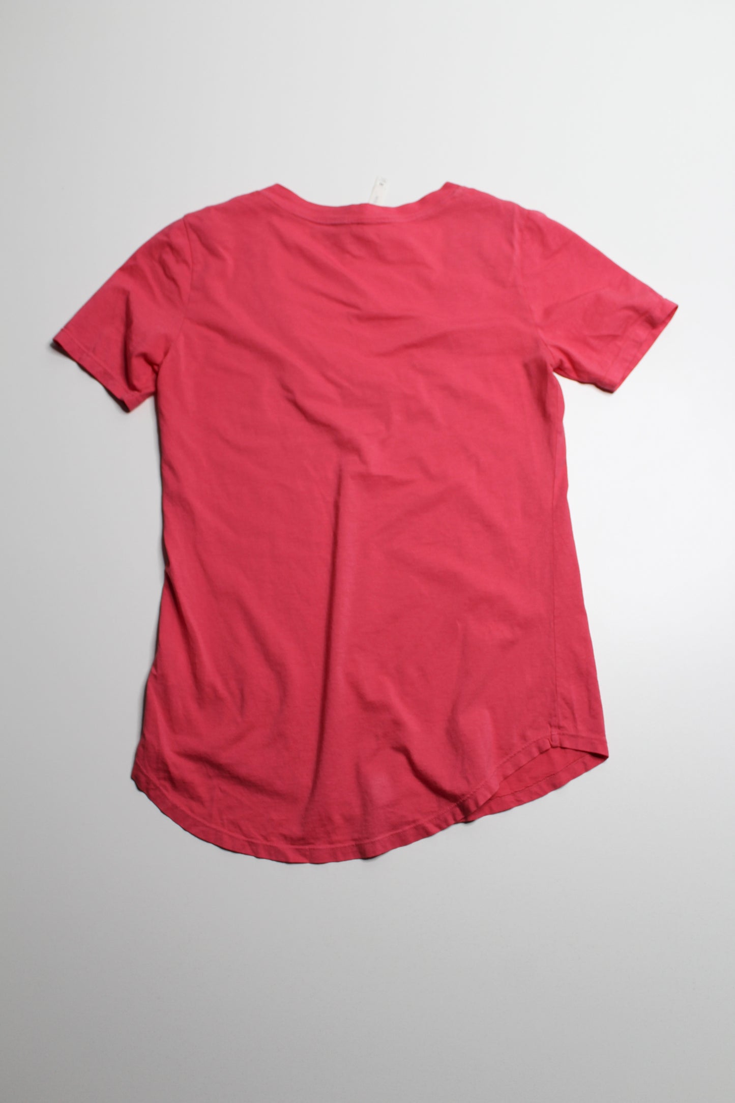 Aritzia Babaton The Group berry ‘everyday’ scoop neck t shirt, size xs (relaxed fit)