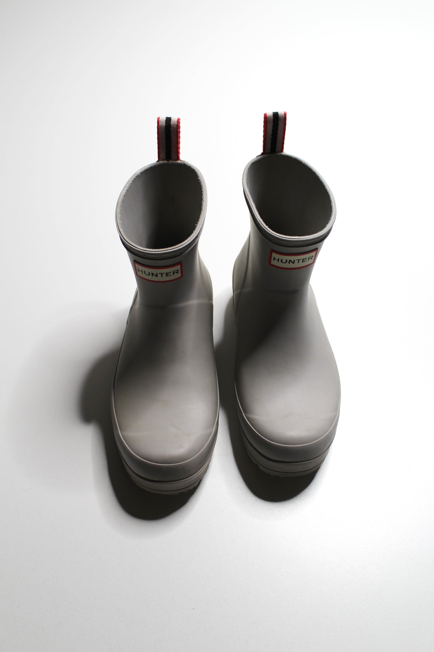 Hunter matte light grey ‘short play’ rain boot, size 39 (size 8)