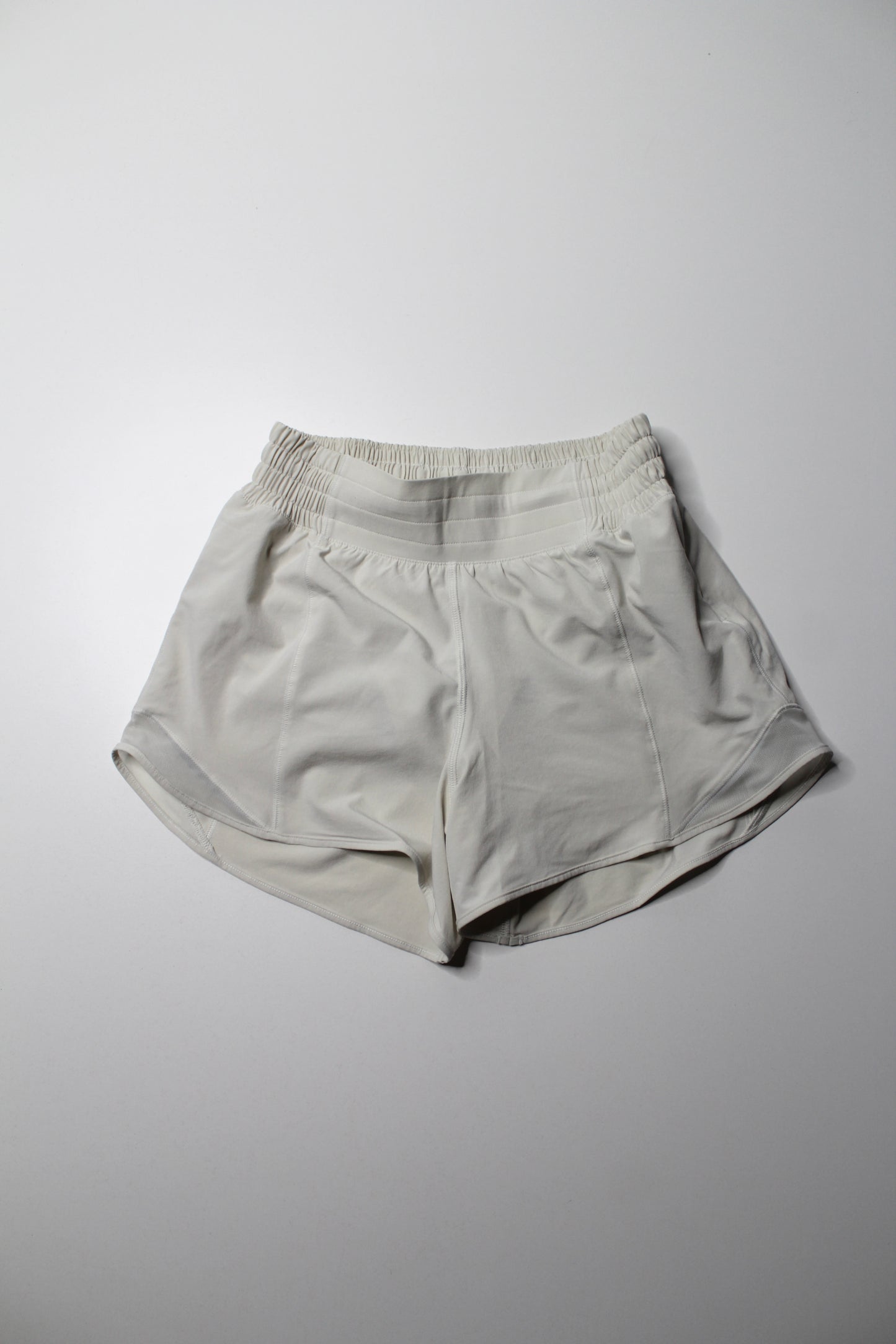 Lululemon bone high rise ‘hotty hot’ shorts, size 4 (4”)