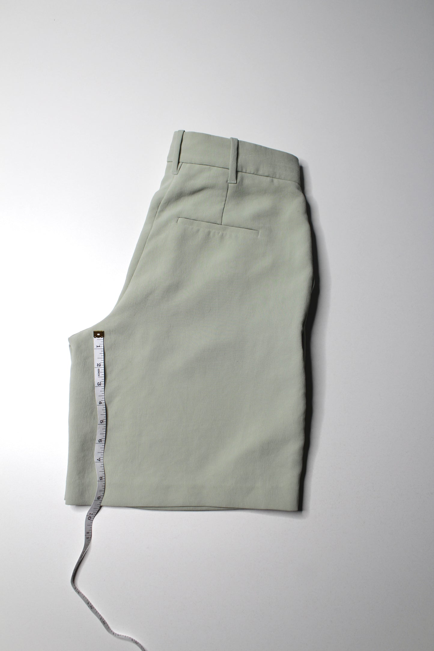 Aritzia Wilfred light green high waisted ‘effortless’ shorts, size 2 (size xs/small)